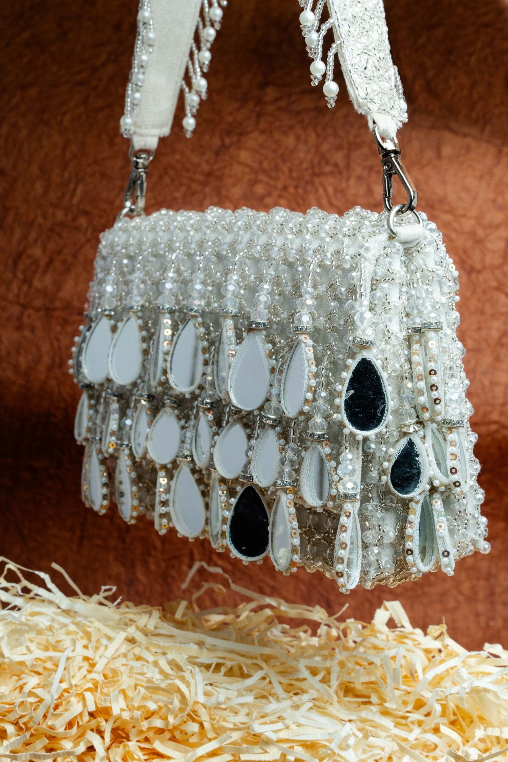 Aaina Kasse White