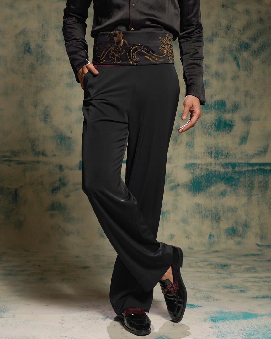 CLASSIC BLACK SHIRT