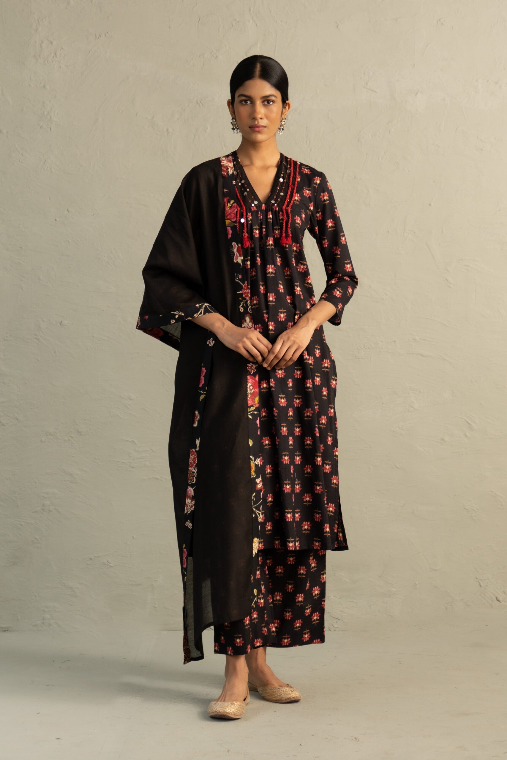 Black Phool Dori V-Neck Kurta Set