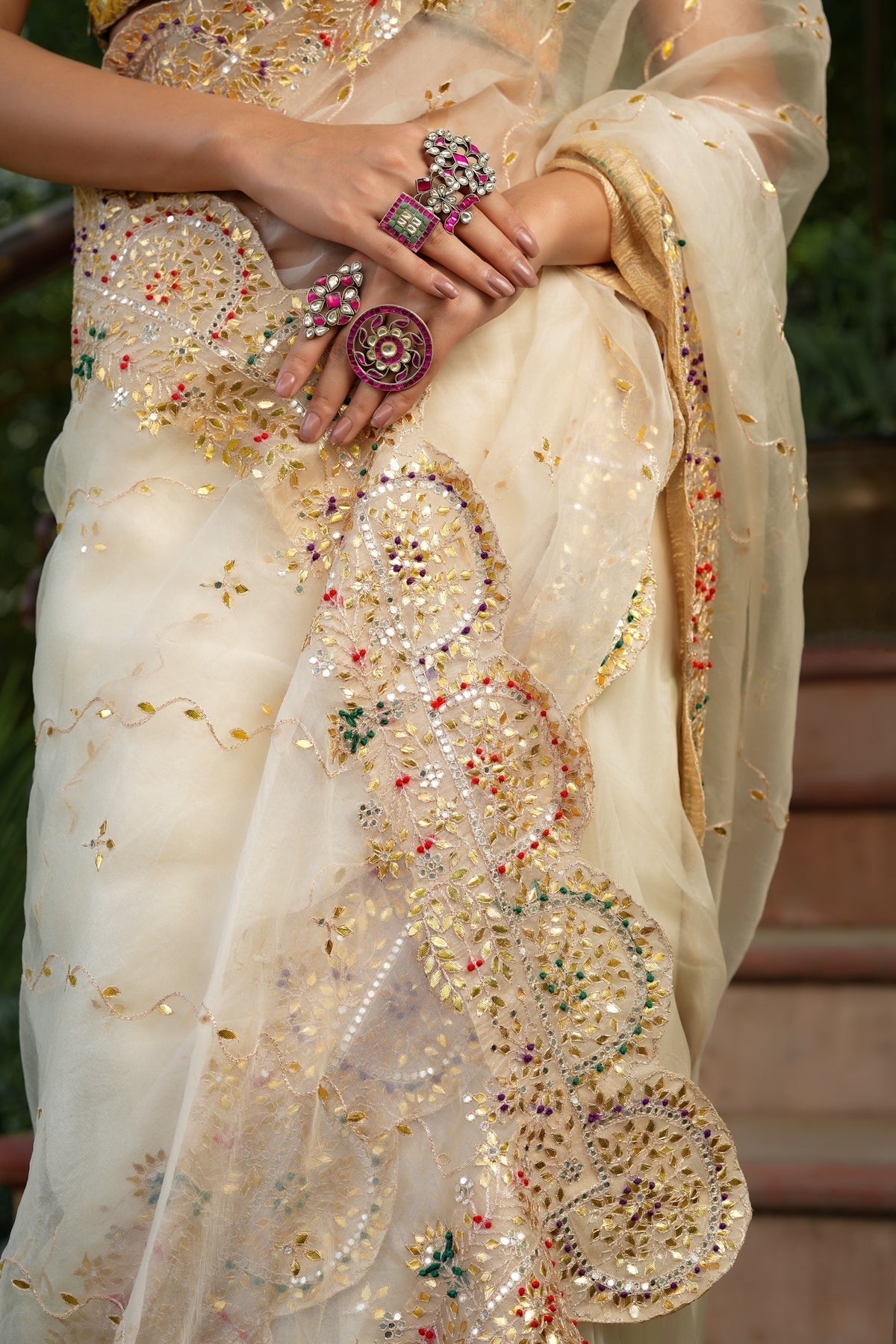 Image of Bageecha shwet aur rangeen saree