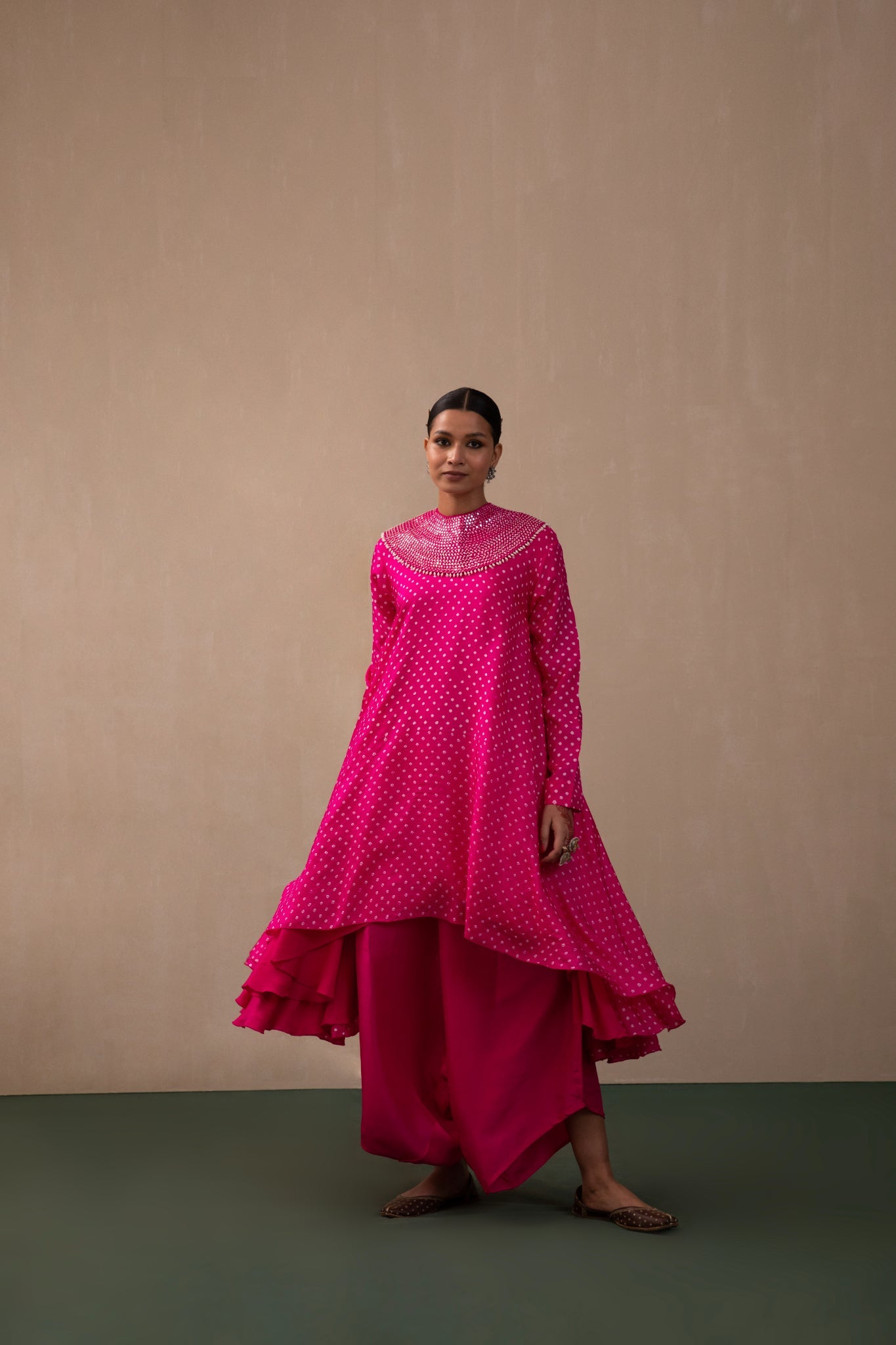 bandhni top with mirror and pearl collar