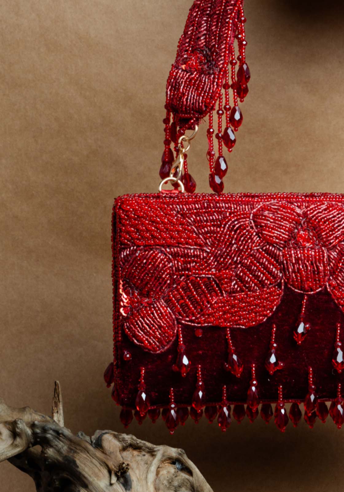 Ornate Radiance Kasse Crimson Bloom