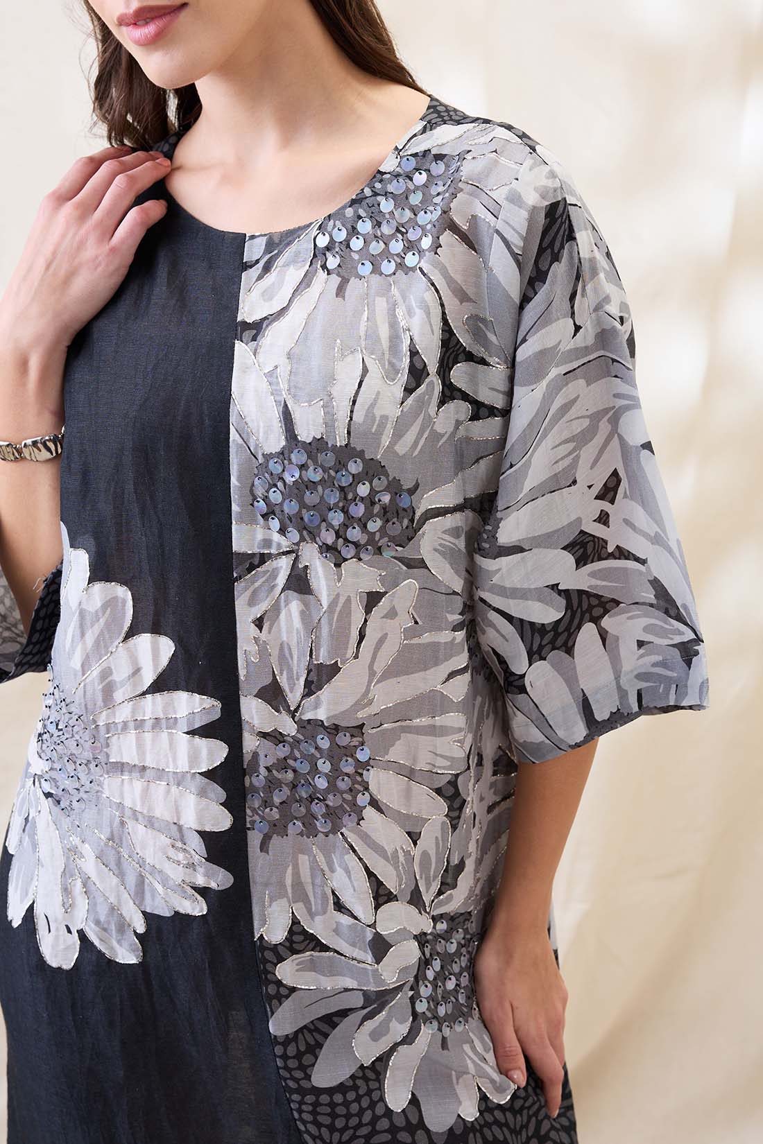 Ravya embellished boxy dress SP4638