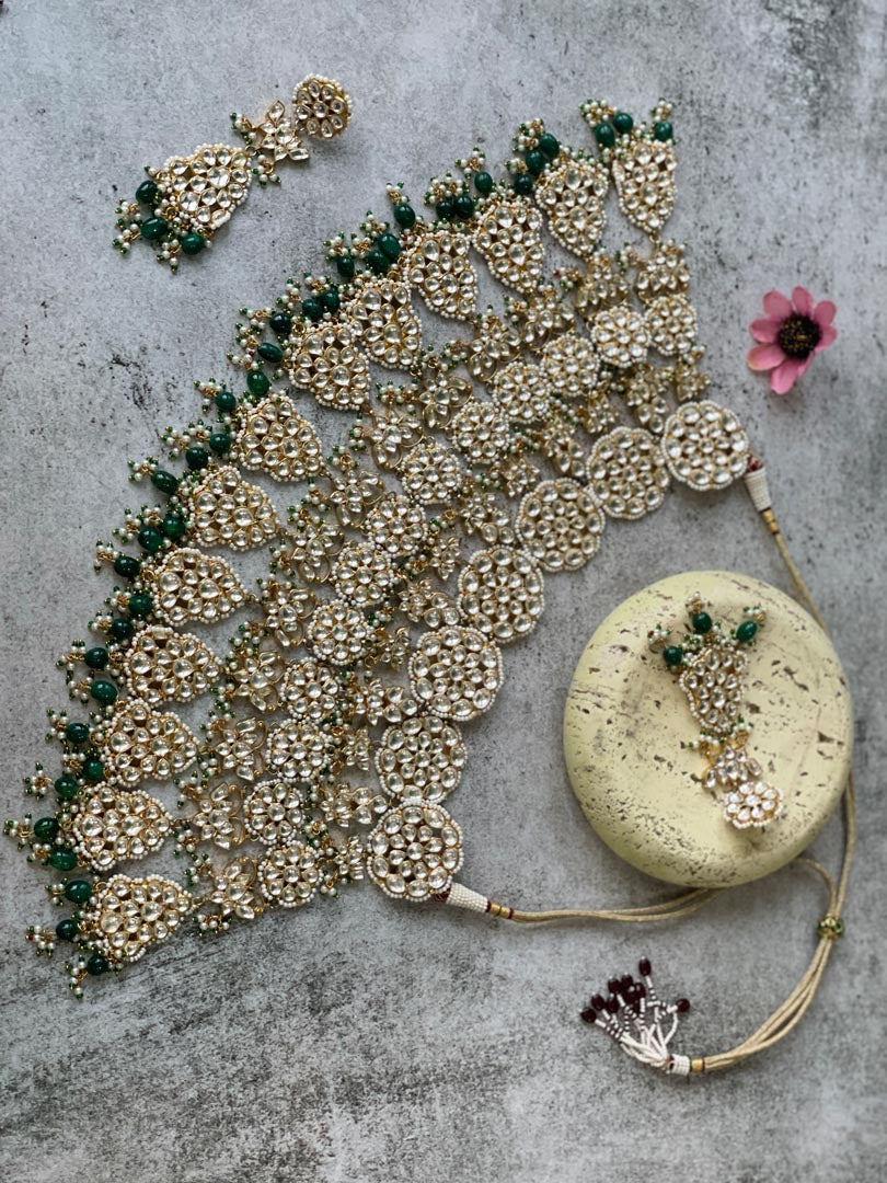 Parampara Uncut Pachhi Kundan Bridal Set