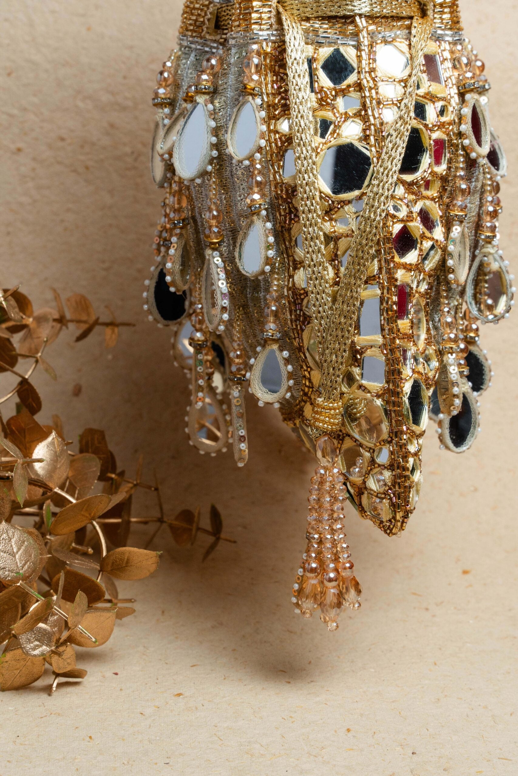 Aaina Aynali gold