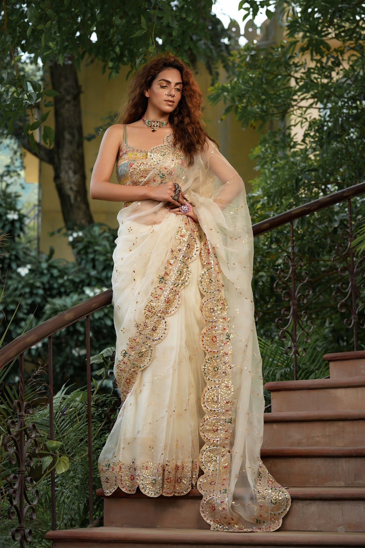 Image of Bageecha shwet aur rangeen saree