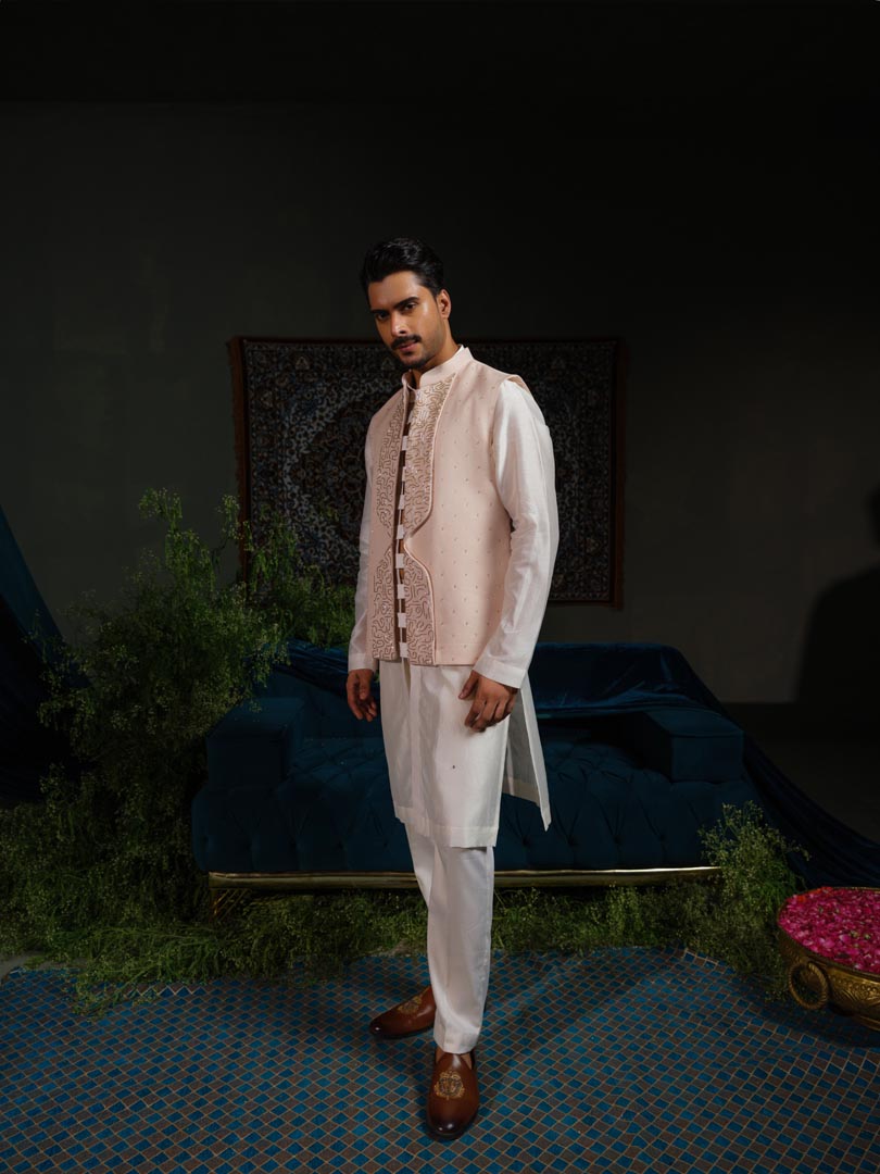 Arch Lapel Rose Bundi Only