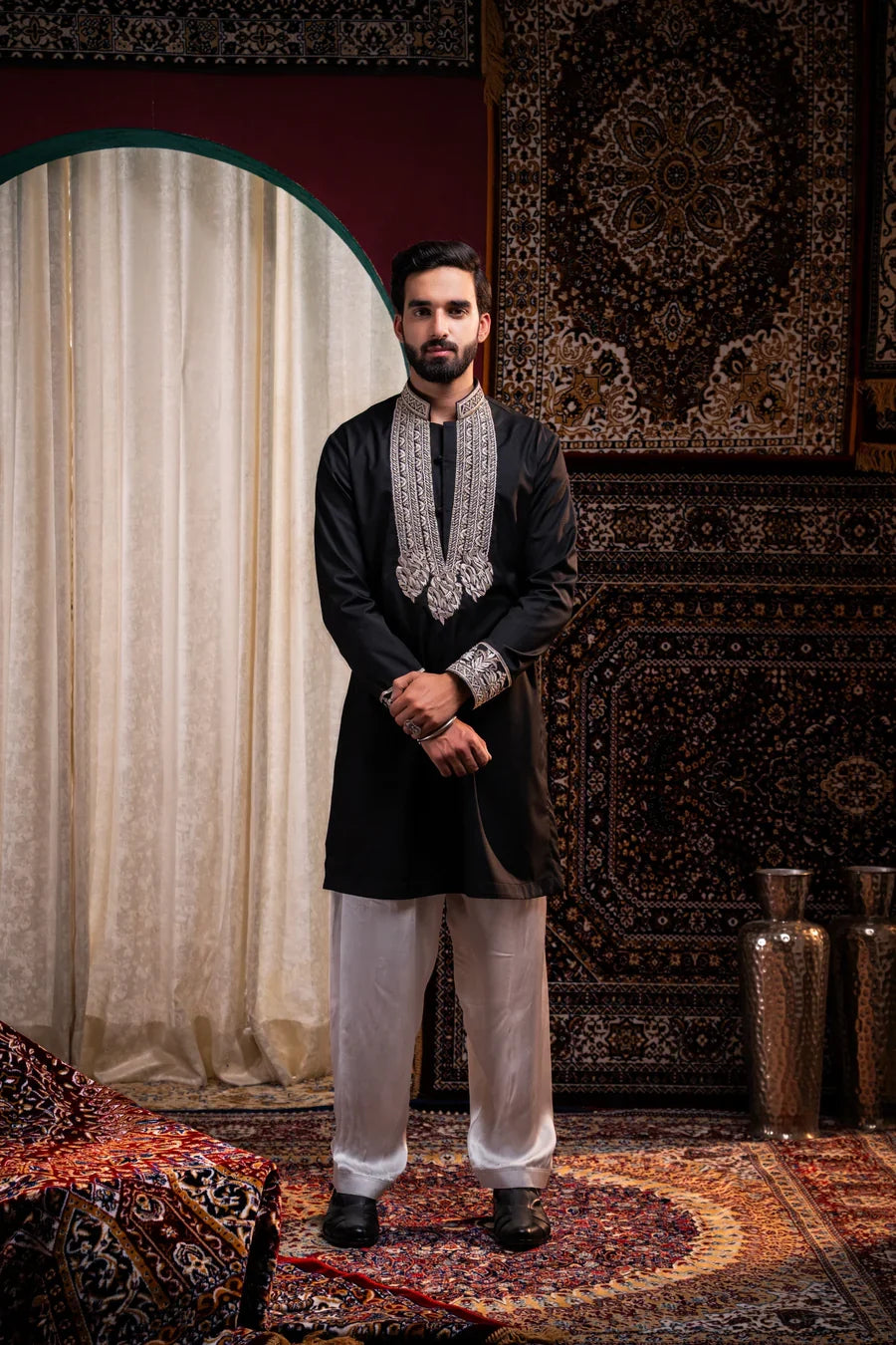 Black Embroidered Kurta with Kashmiri-Inspired Threadwork