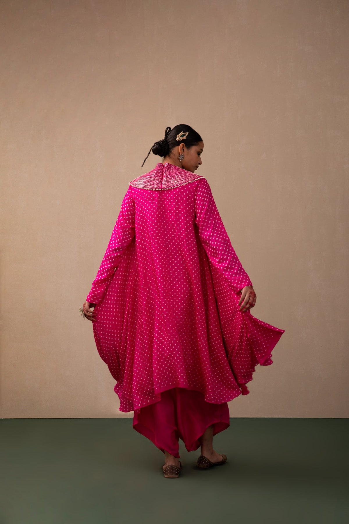 bandhni top with mirror and pearl collar