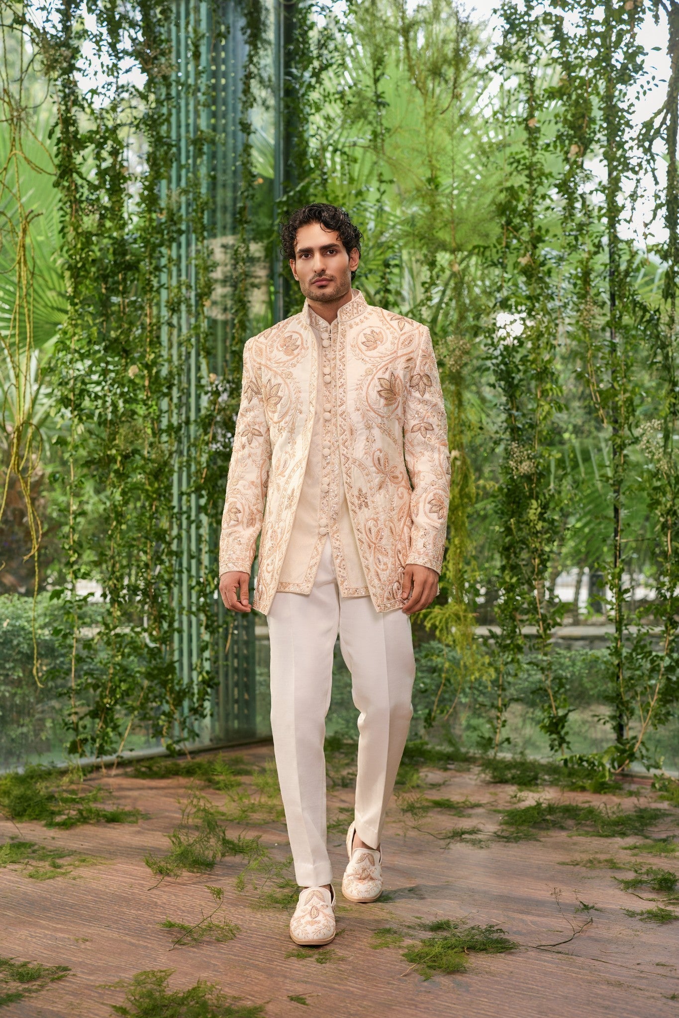 Vanraj Élite — The Royal Tapestry Jacket Set