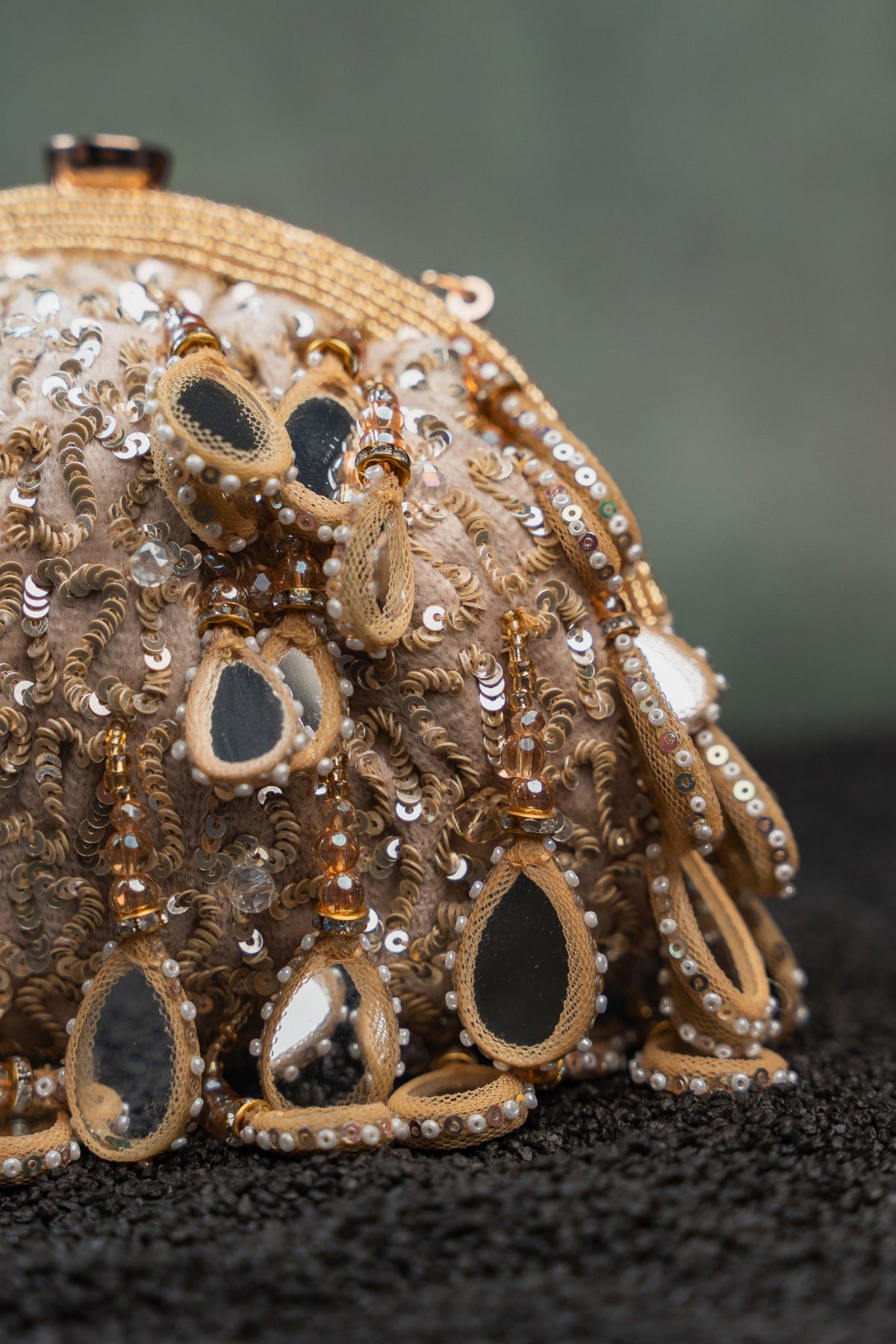 Aaina Clutch Gold