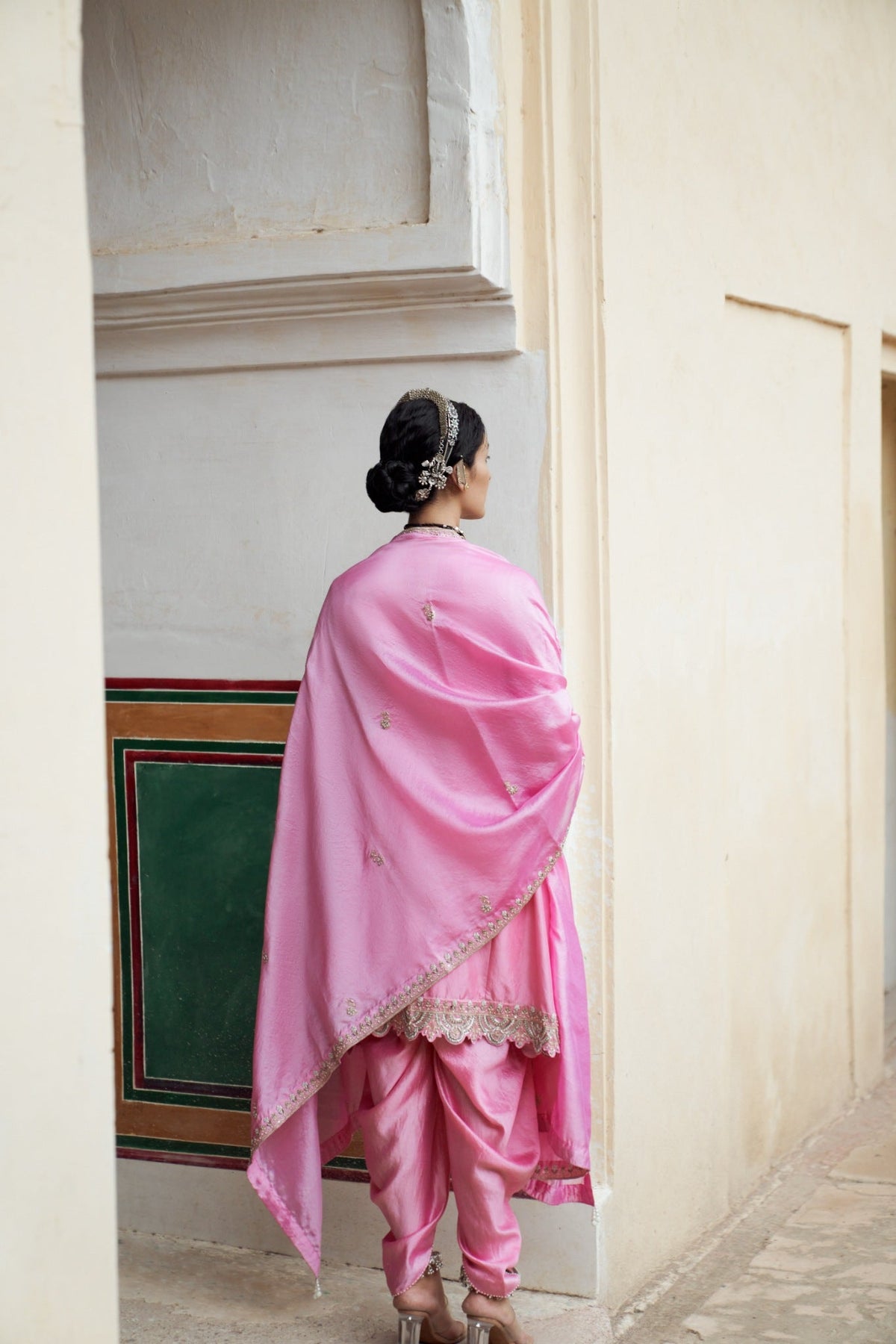 Gulabi suit