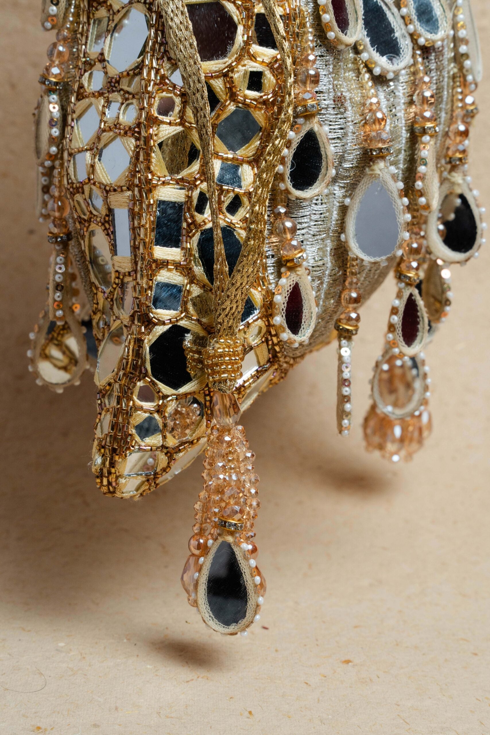 Aaina Aynali gold