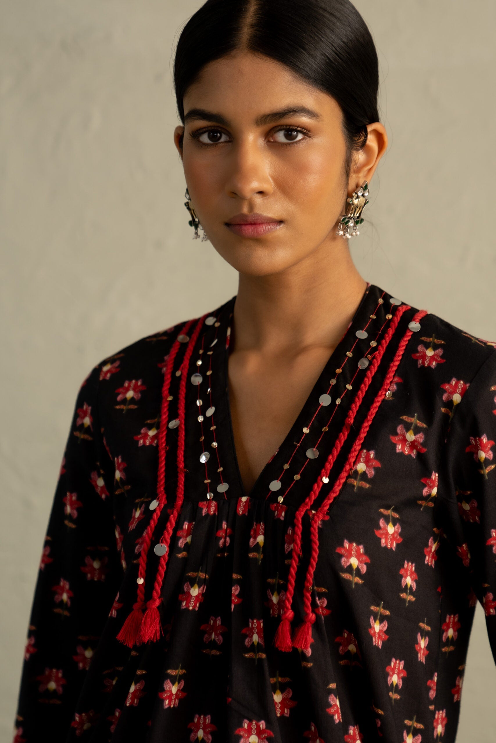 Black Phool Dori V-Neck Kurta Set