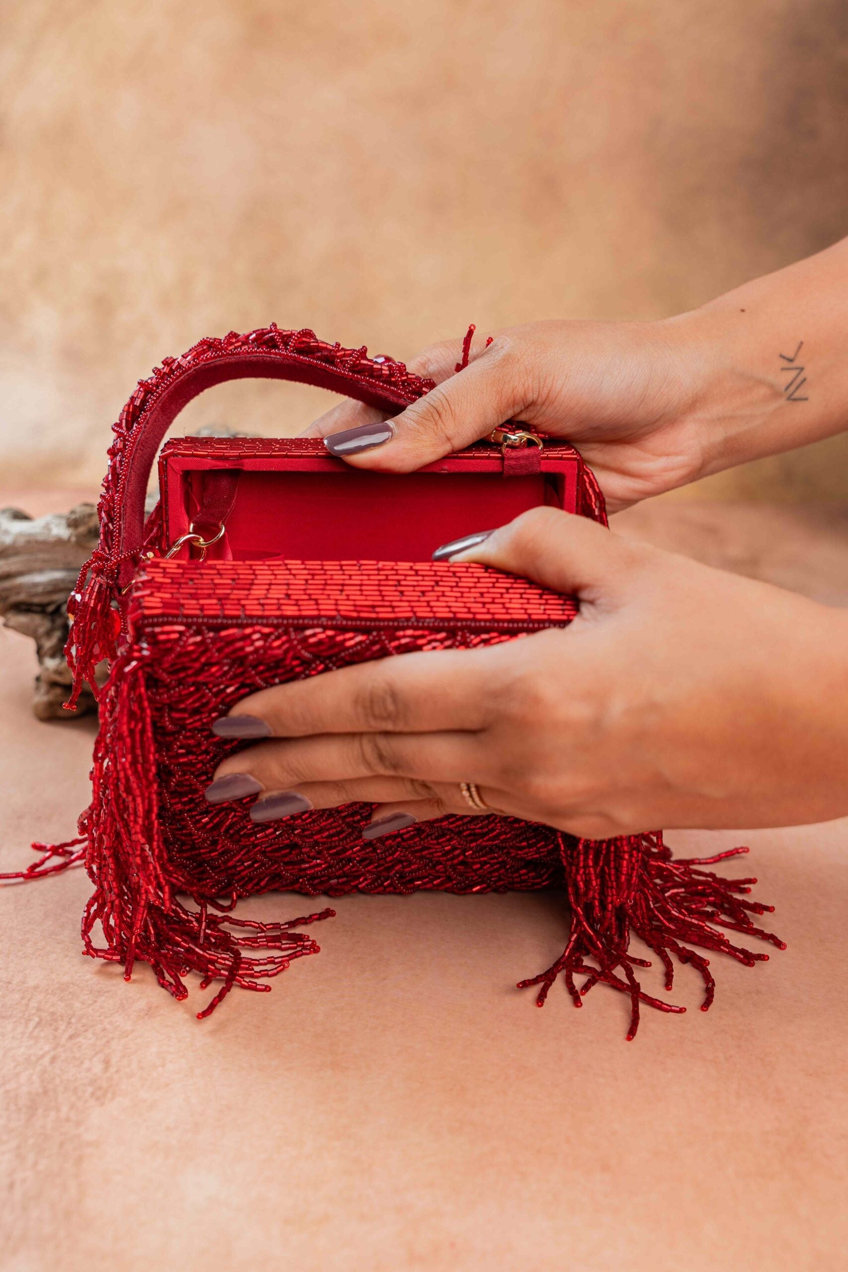 Weave Fringe Kasse Maroon