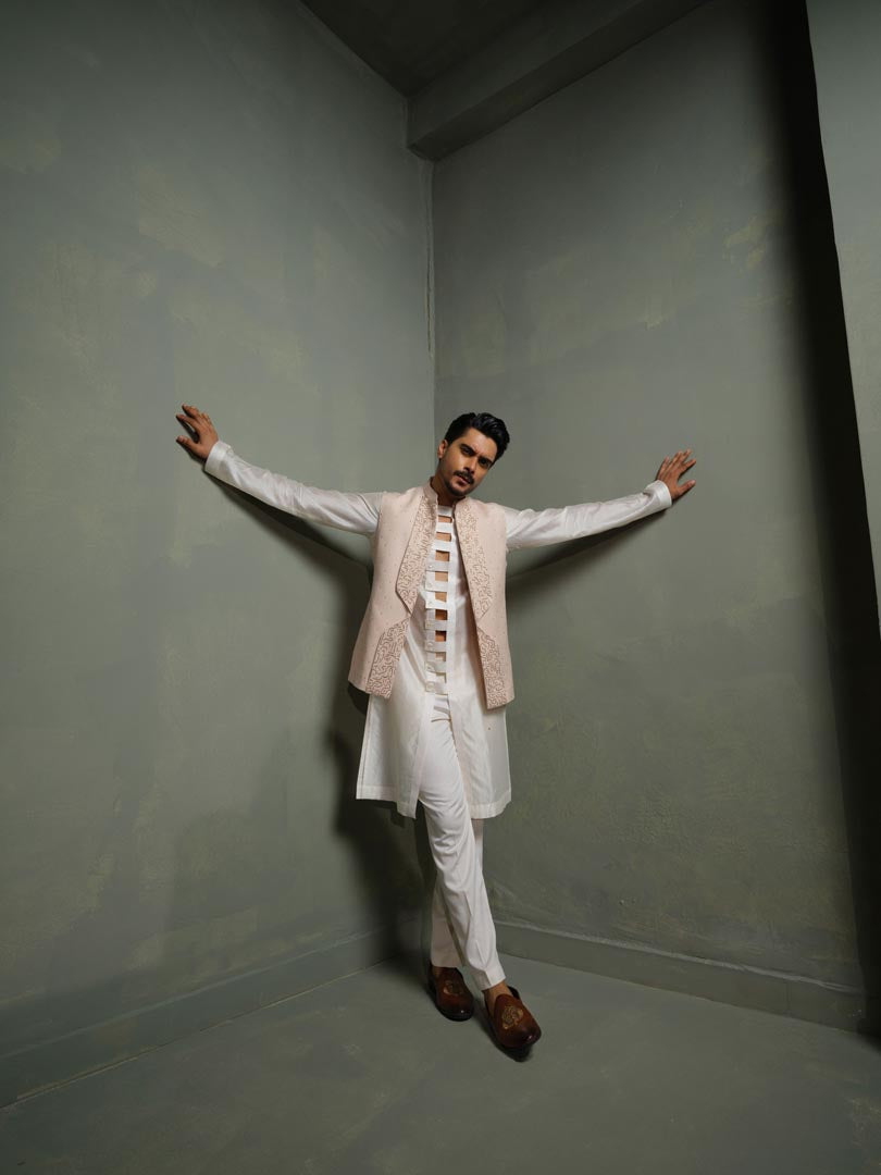 Arch Lapel Rose Bundi Only