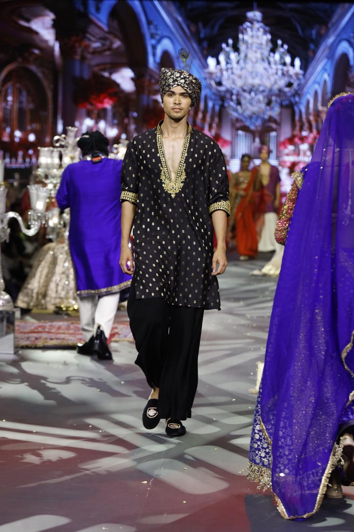 Zarvansh Noir Kurta Set