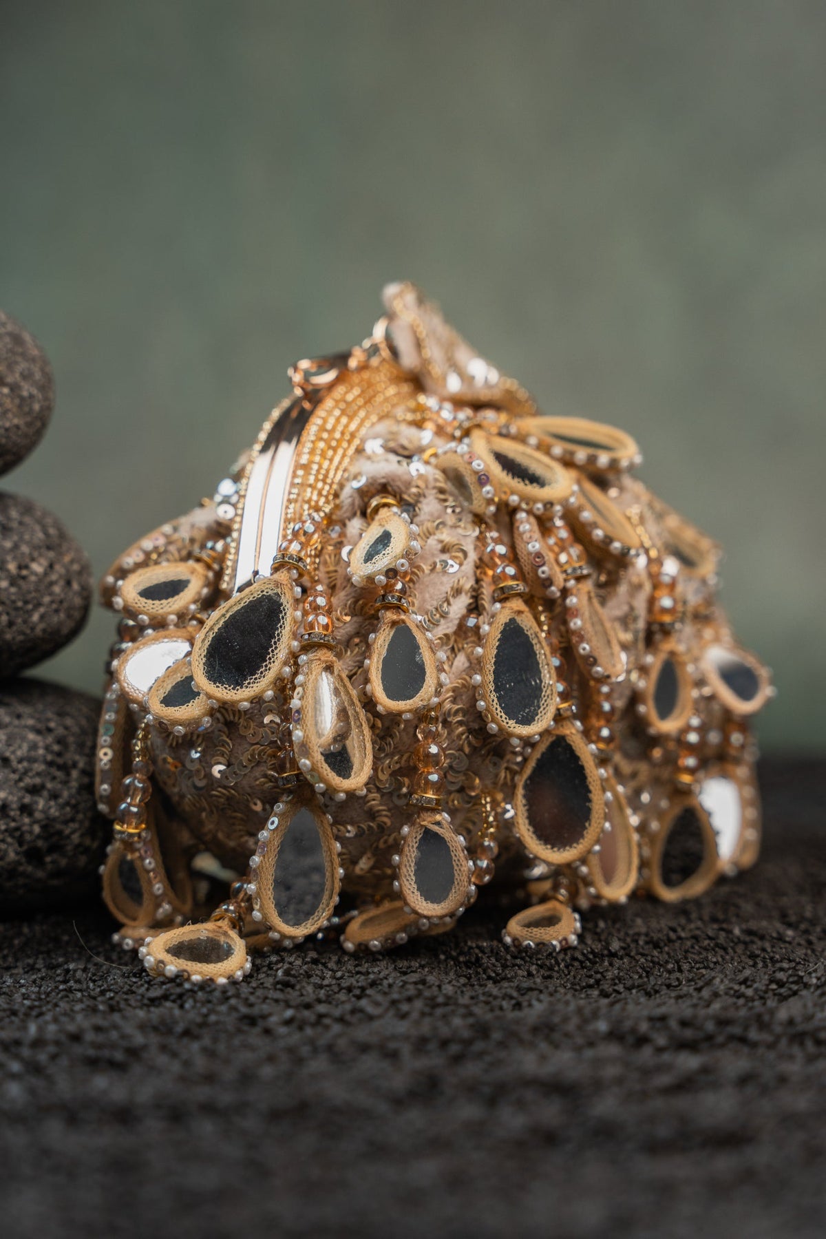 Aaina Clutch Gold