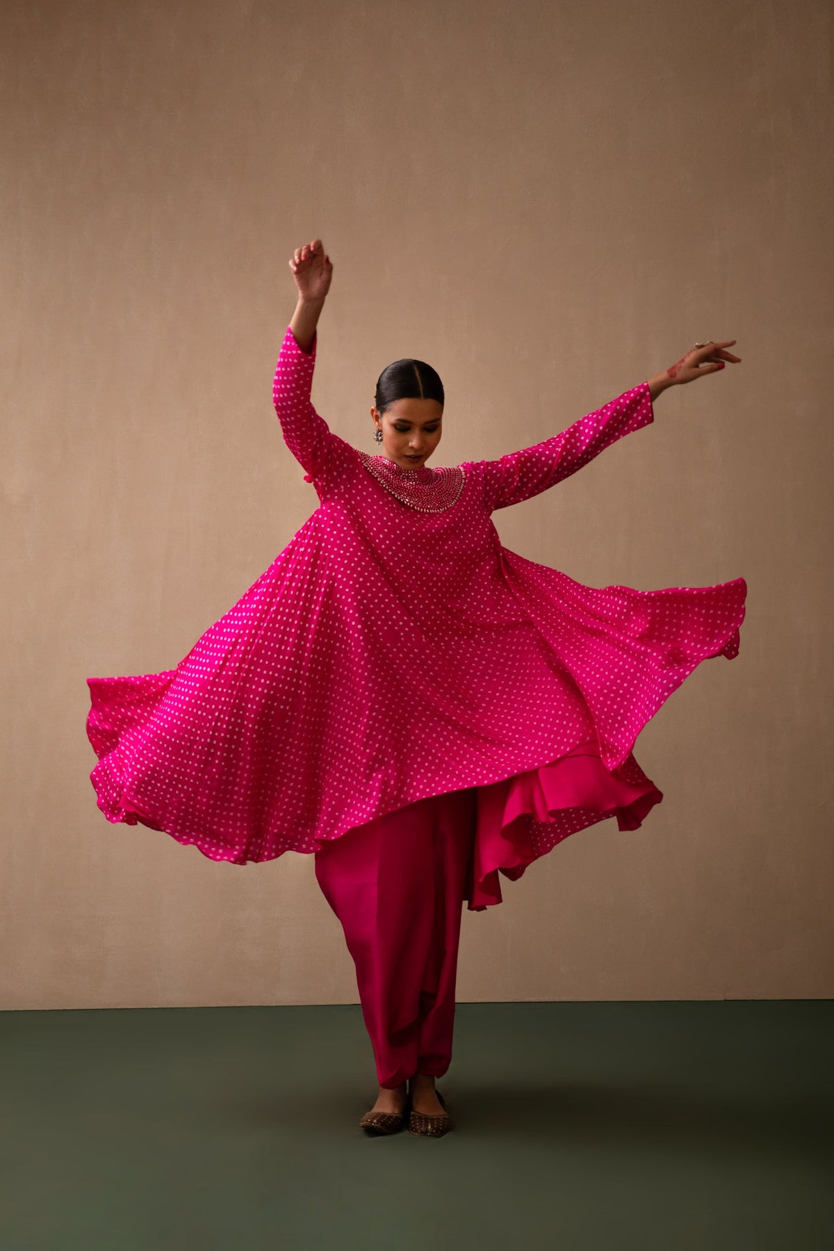 bandhni top with mirror and pearl collar
