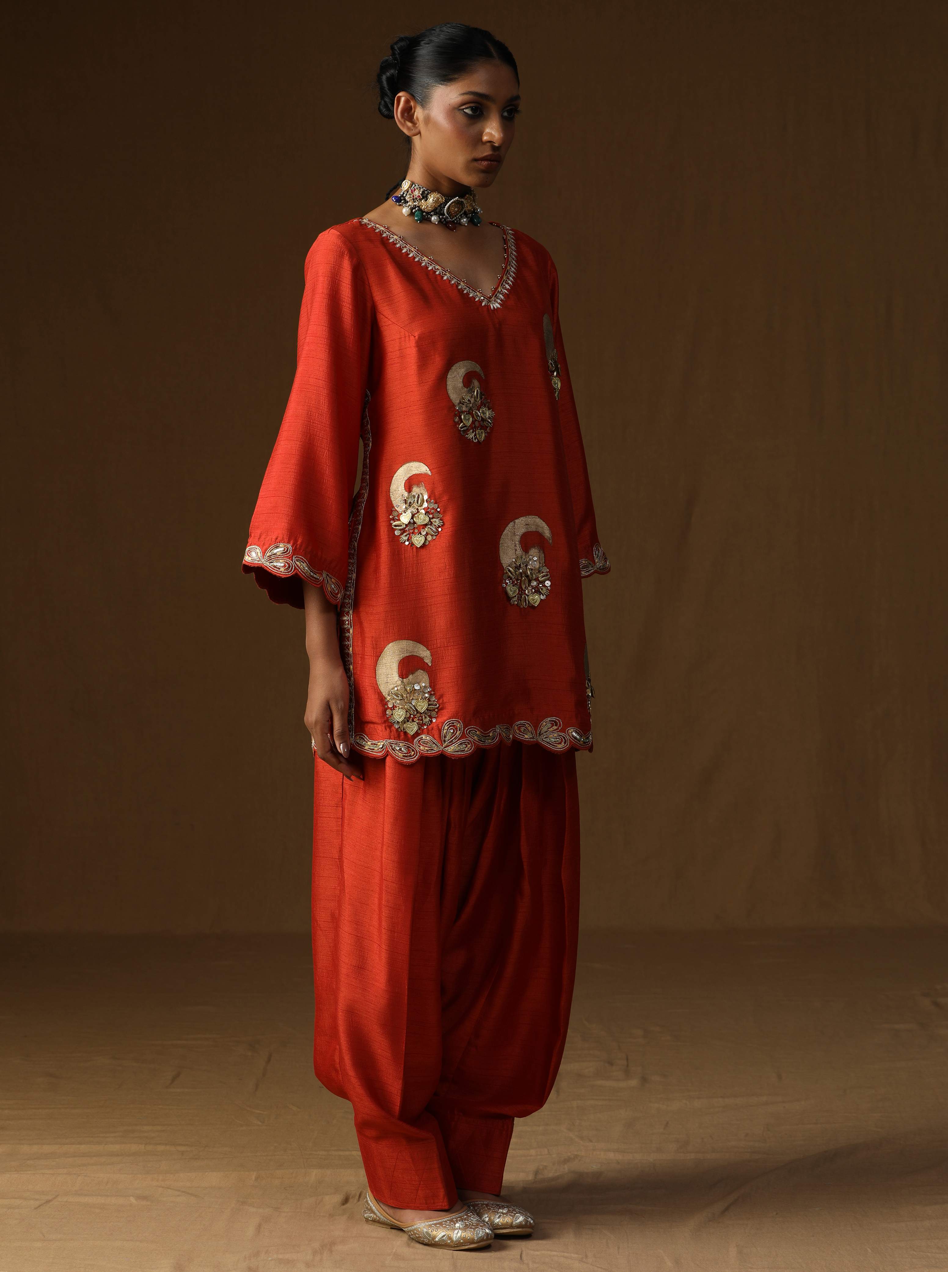 Vrind? � Kesariya Embroidered Suit Set