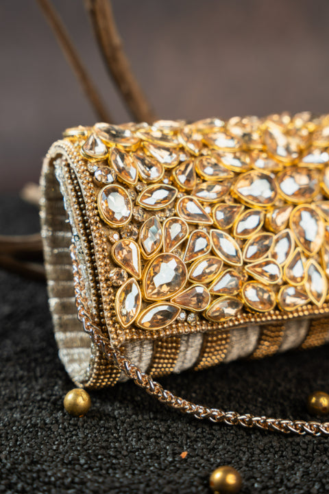 Diamond Hinted Trifold Gold