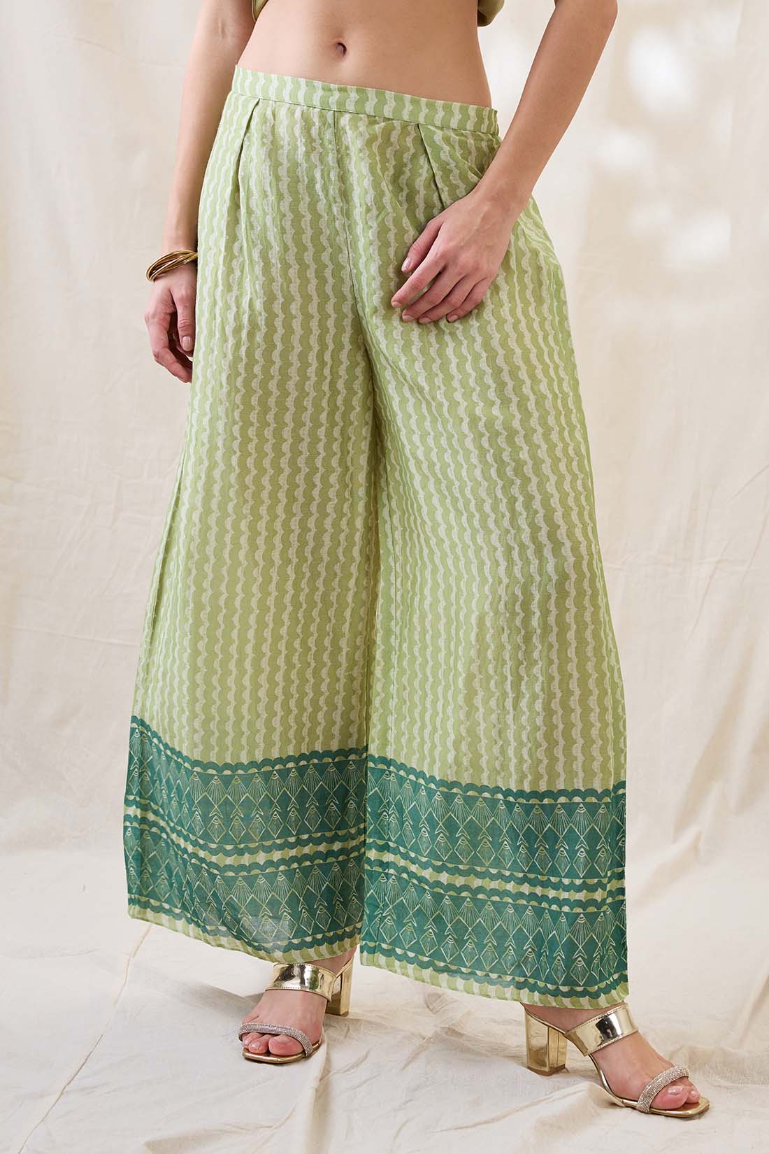 Noorani embellished angarkha set SP4651