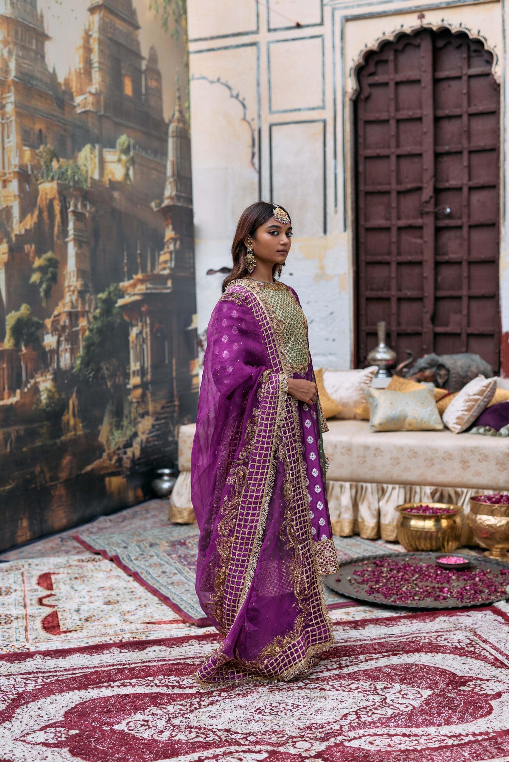 Kamandalu Suit