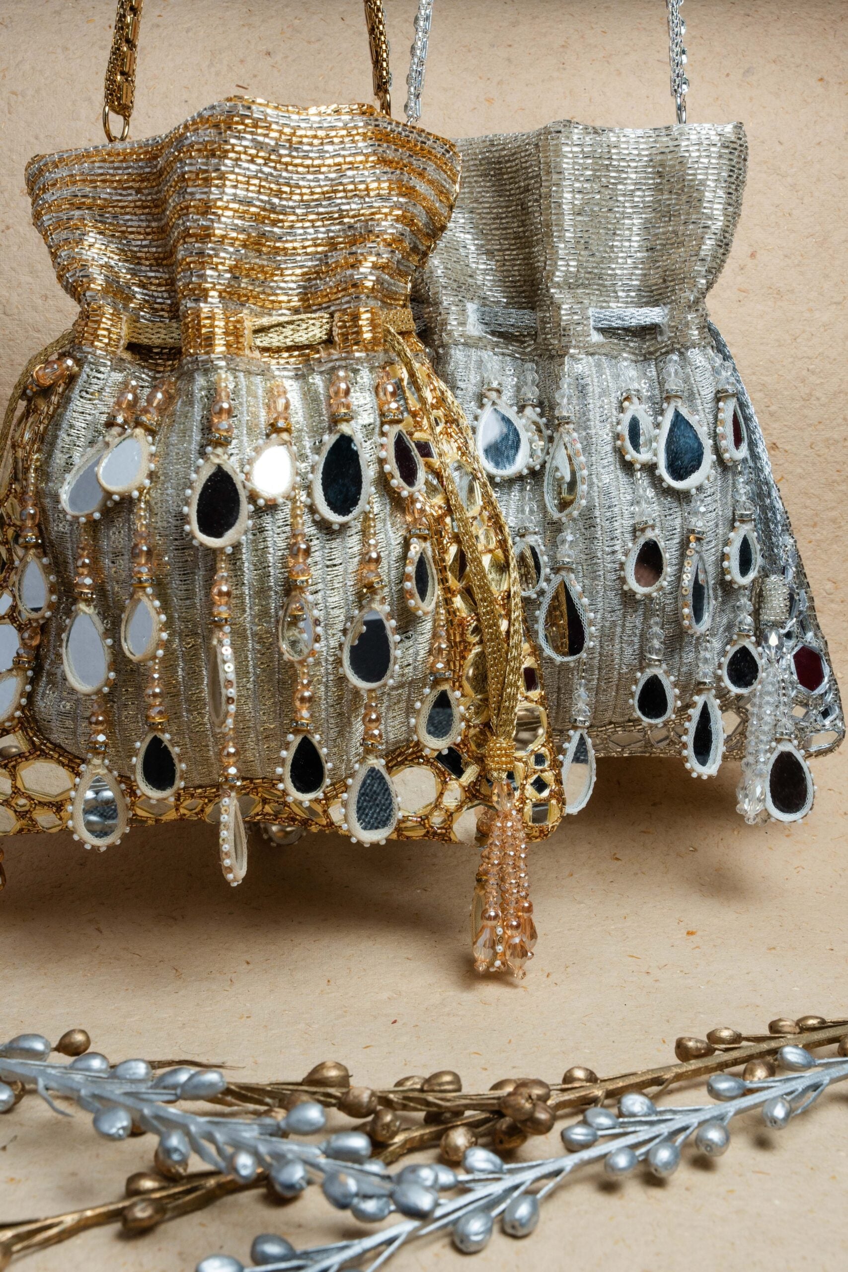 Aaina Aynali gold