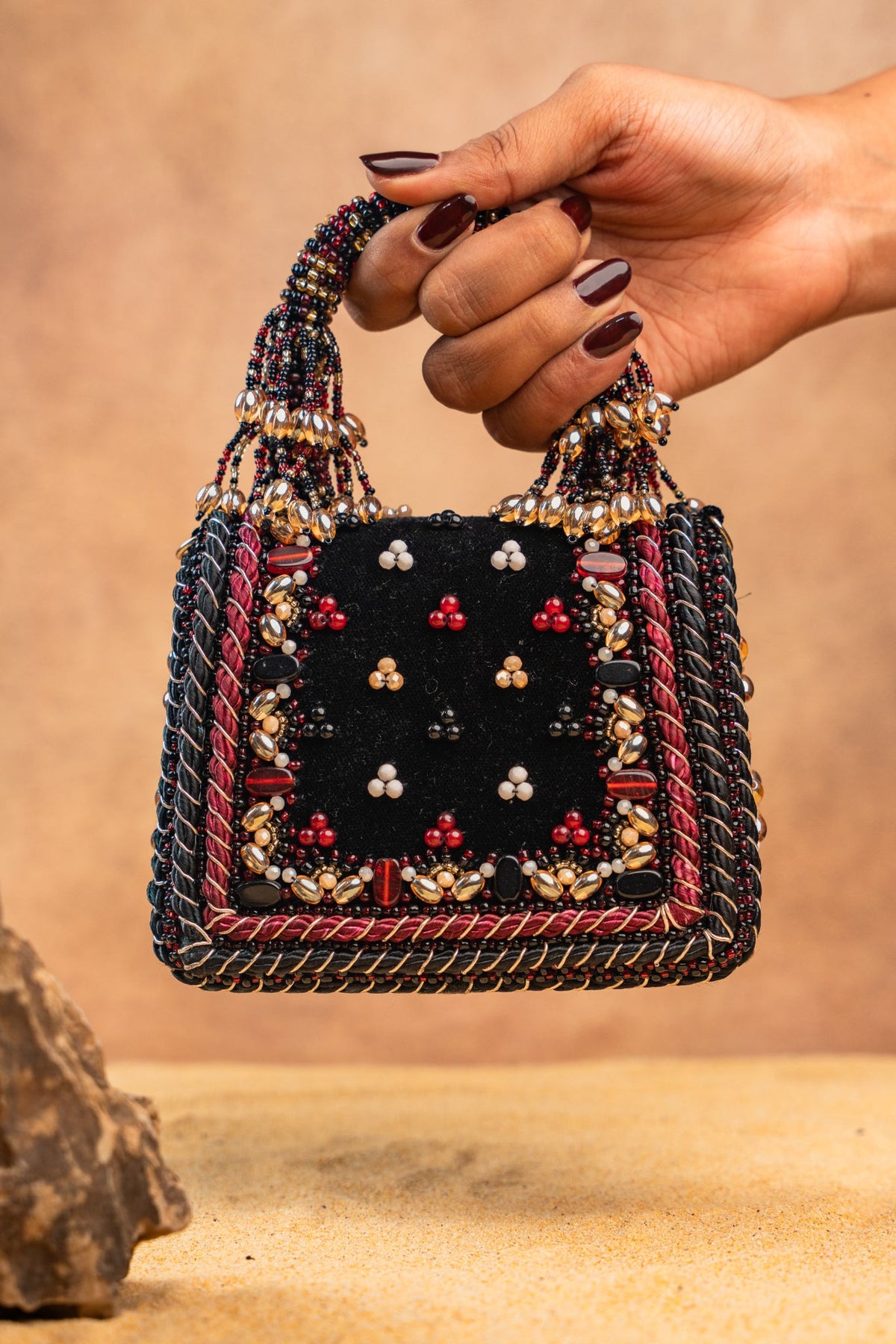 Empress Charm Noir