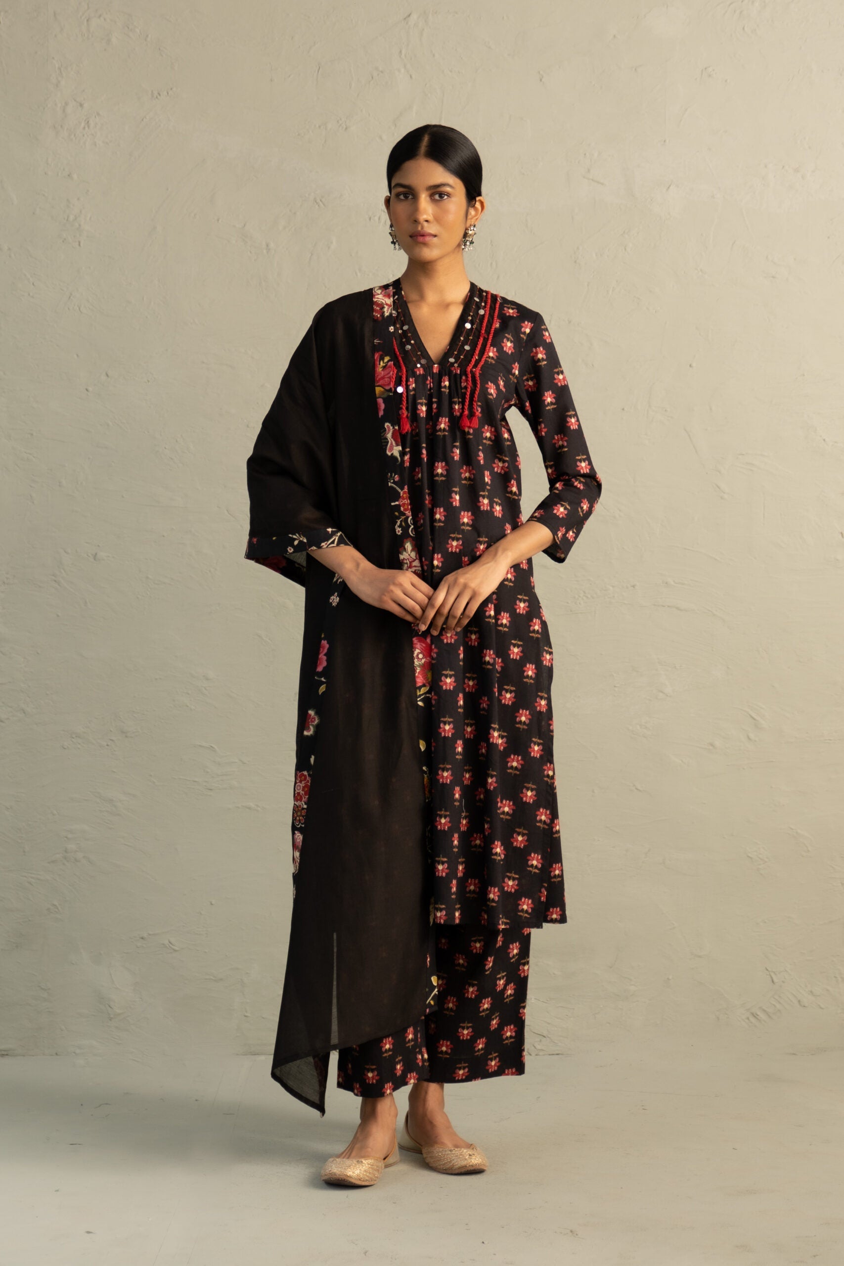 Black Phool Dori V-Neck Kurta Set