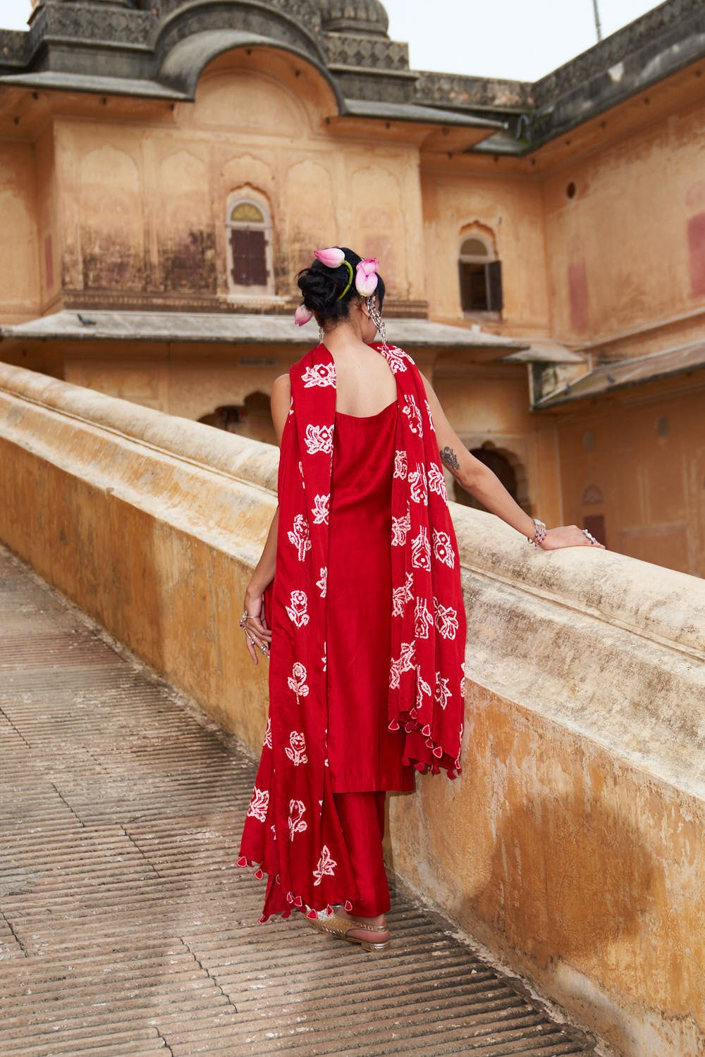 Strappy gulaab aur kamal suit