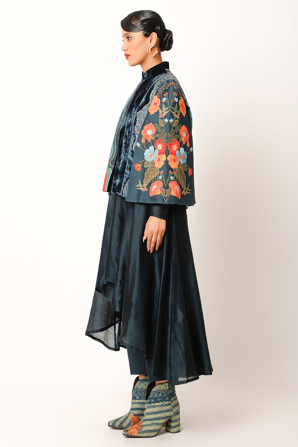 Foliage Emb Cape With Assymtrical Kalidar - Auraya Fashion 
