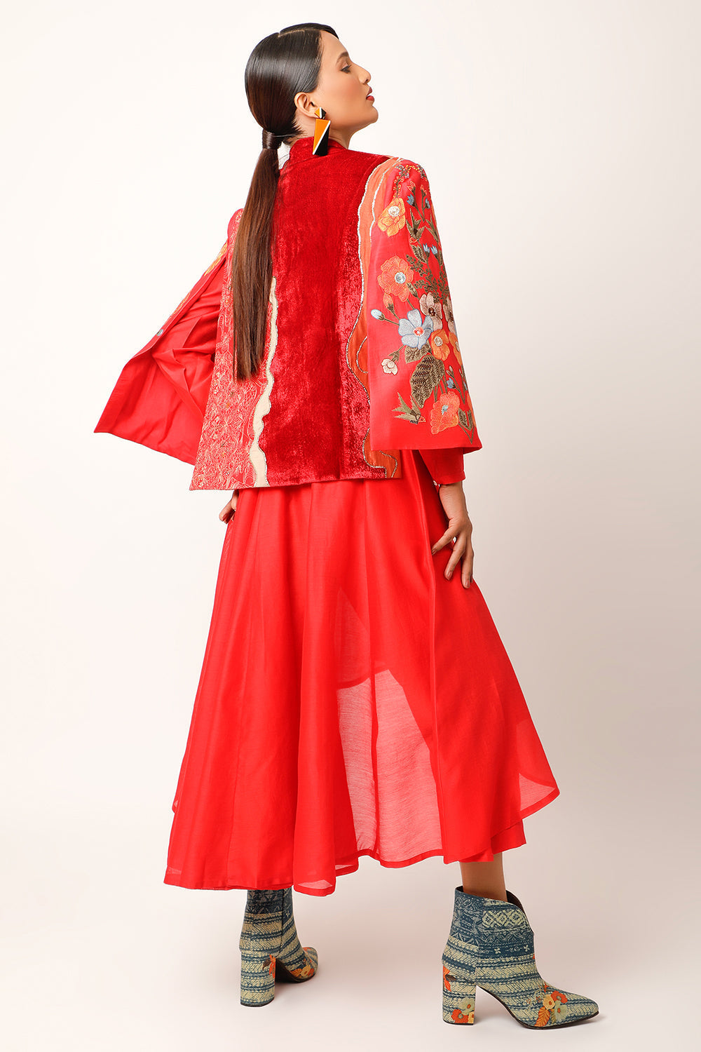 Foliage Emb Cape With Assymtrical Kalidar - Auraya Fashion 