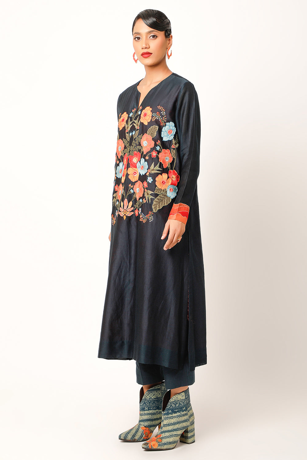 Foliage Embroidered Straight Kurta With Pants - Auraya Fashion - Jajaabor - 