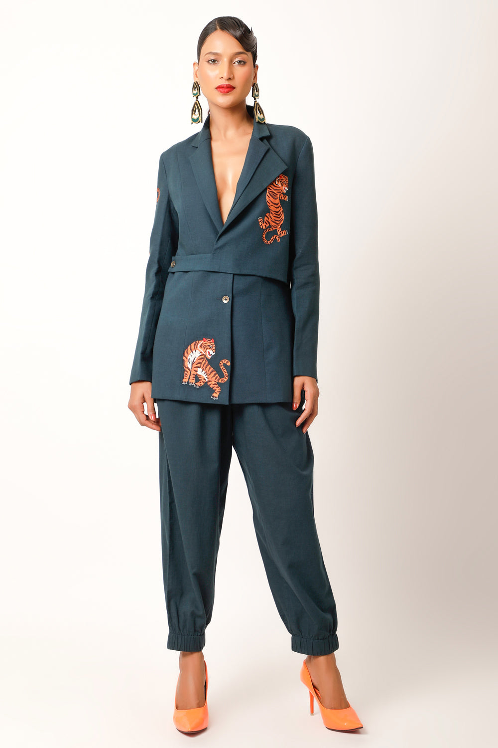 Tiger Embroidered Jacket With Joggers - Auraya Fashion - Jajaabor - 