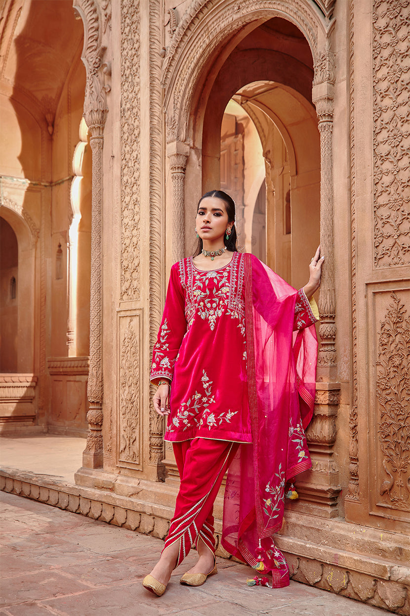 Arzu Rani Pink Velvet Kurta Set with Structured Organza Dupatta