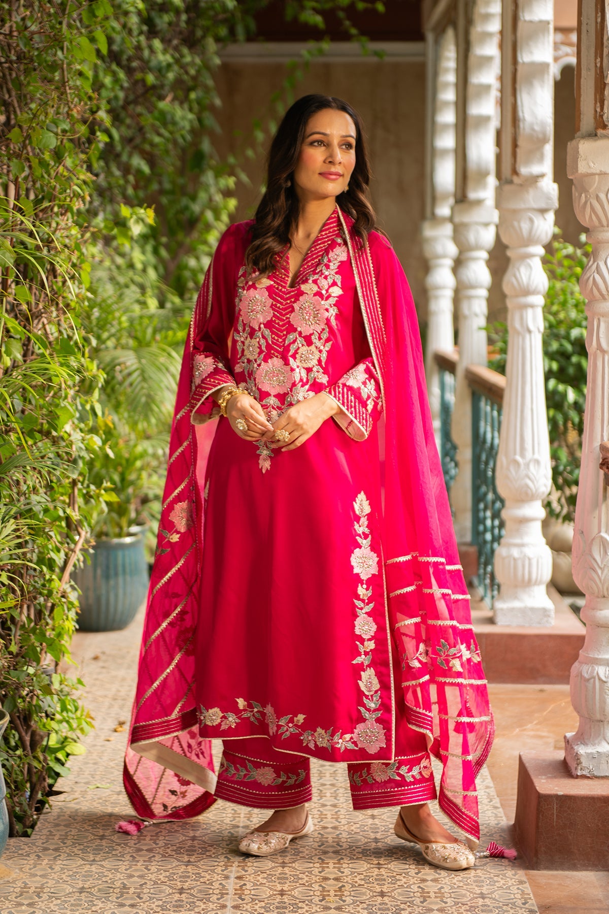 Manya Rani Pink Embroidered Silk Kurta Set with Organza Dupatta