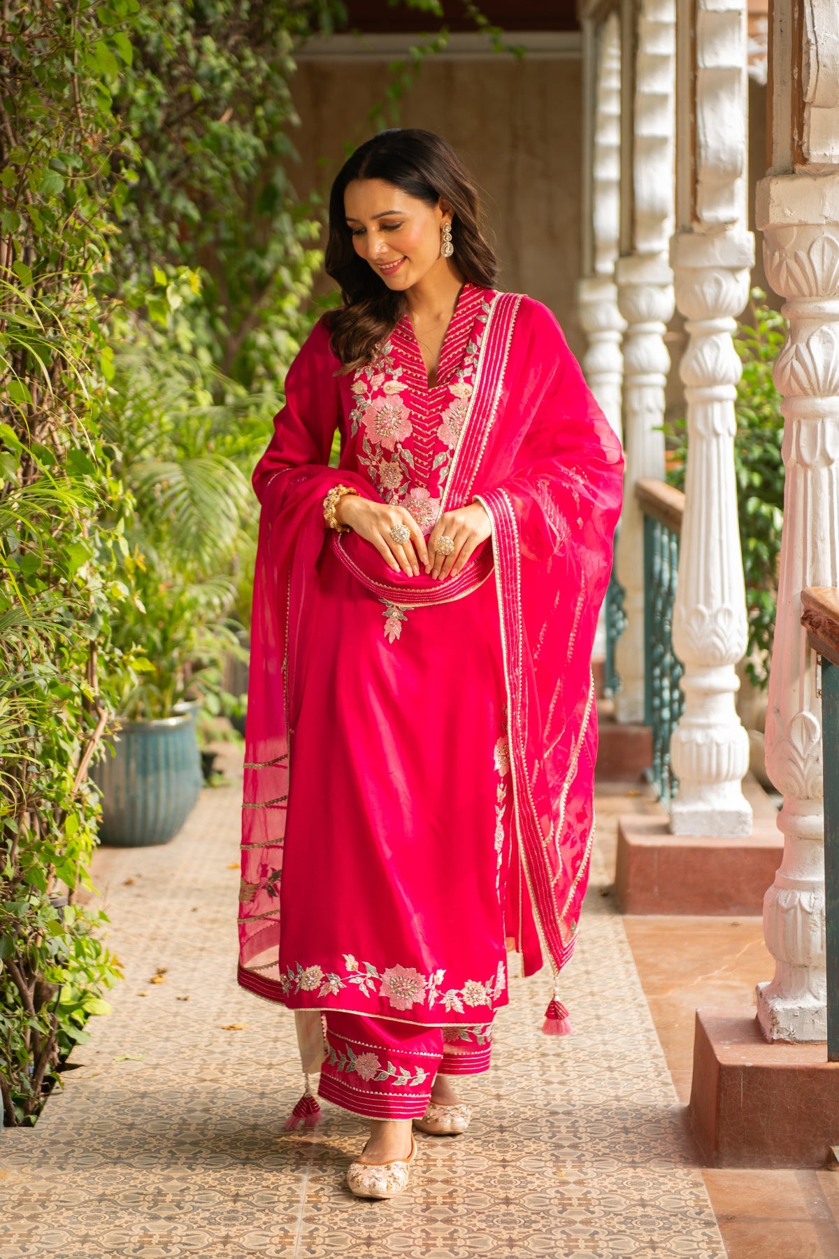 Manya Rani Pink Embroidered Silk Kurta Set with Organza Dupatta