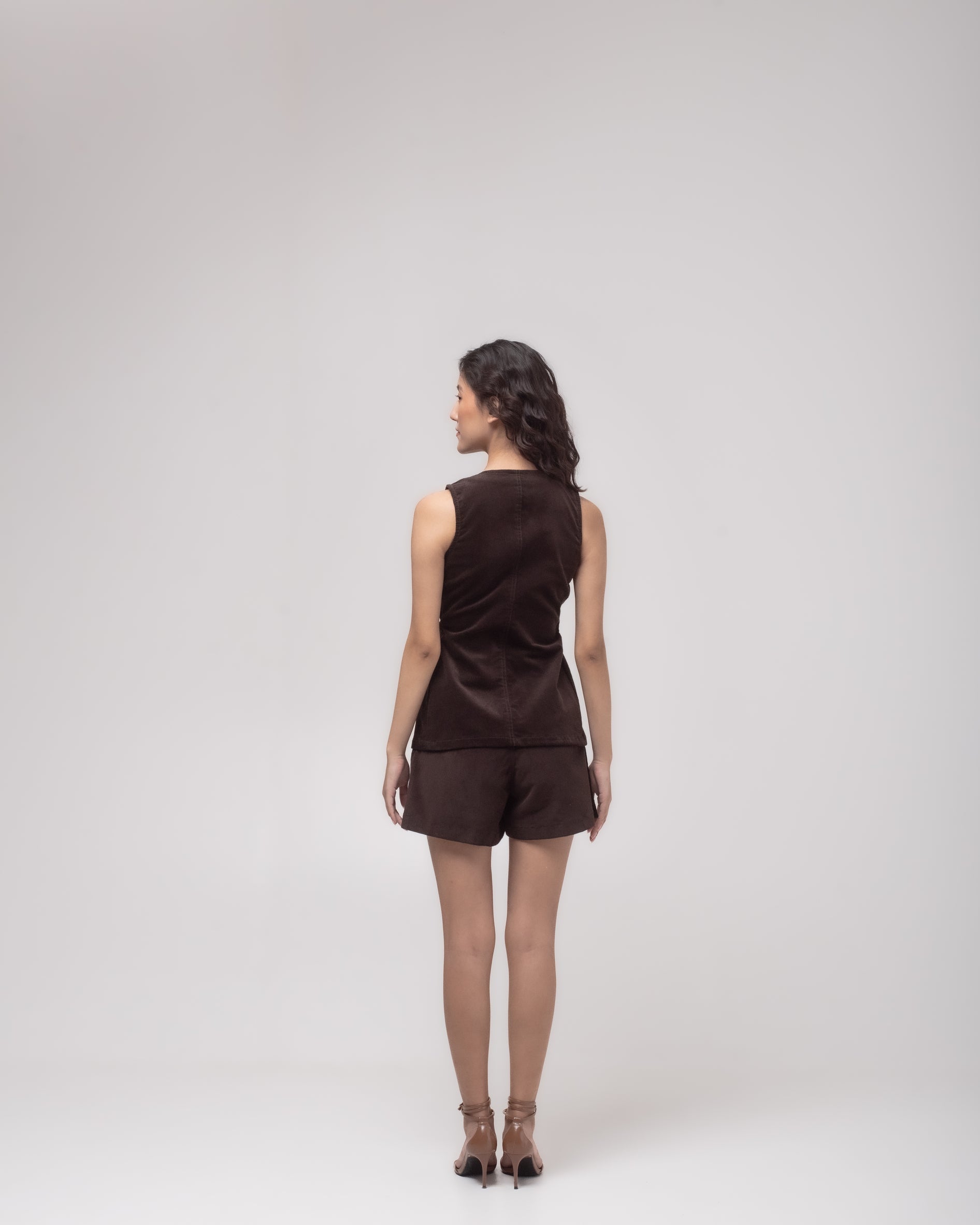 High-waisted pleated corduroy shorts