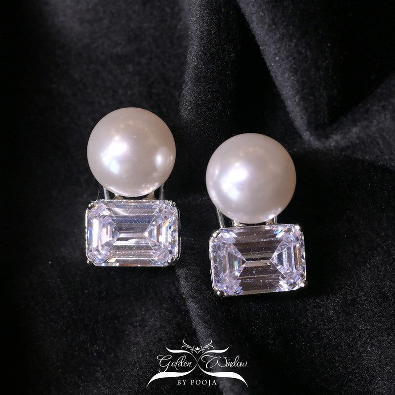 Image of Pearl Luster Studs