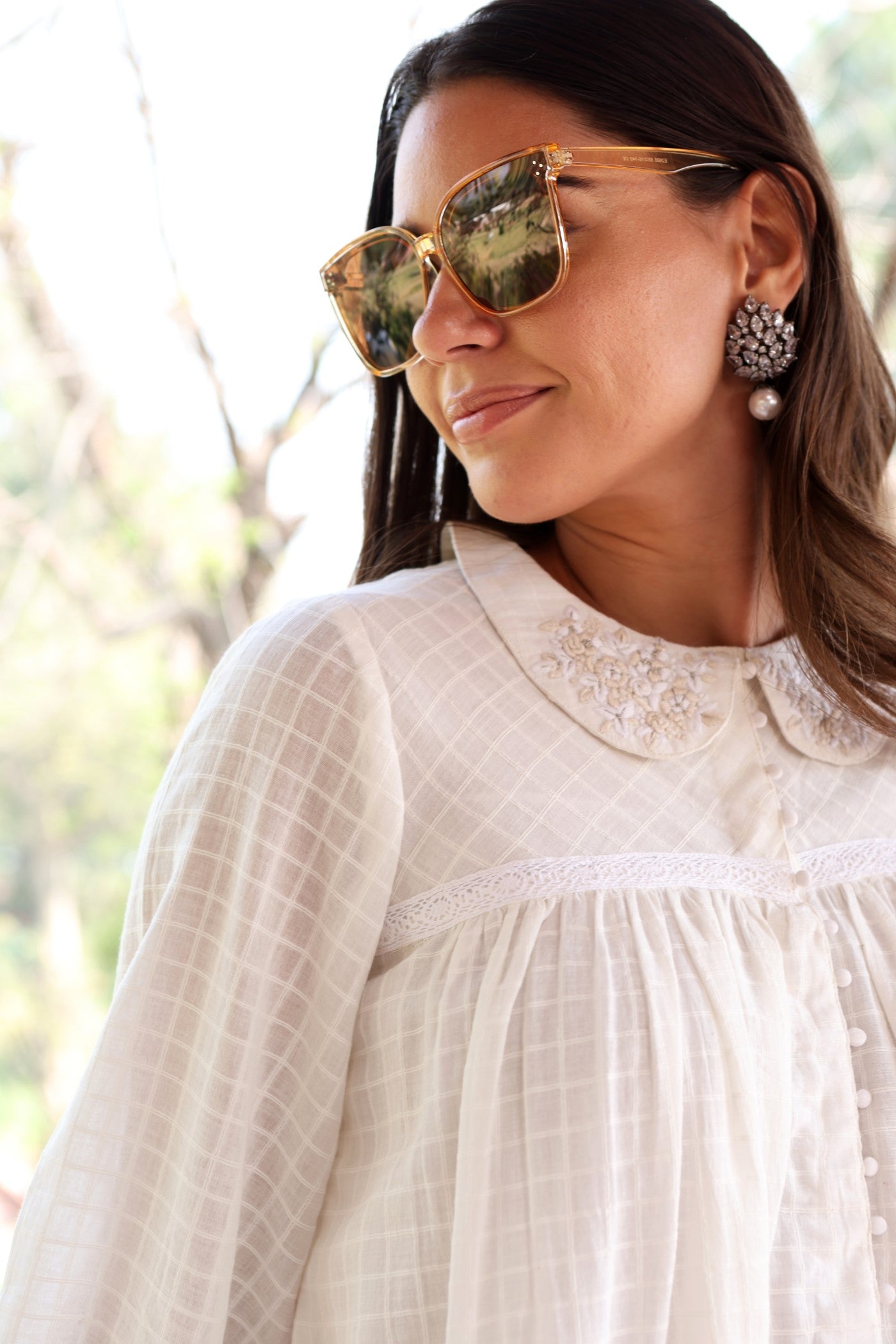 Off-White Handloom Pure Cotton Checks Short-Blouse With Front Gathers And Hand-Embroidered Collars