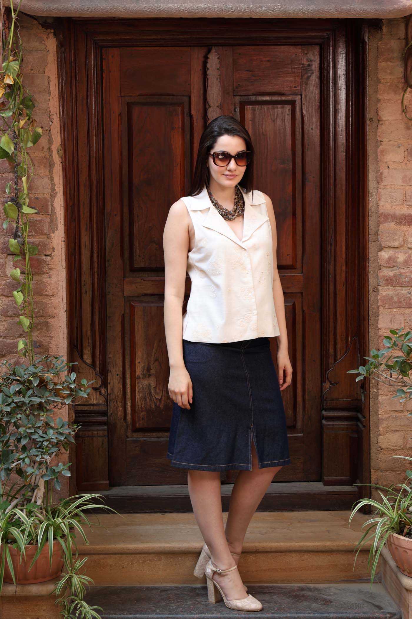 Ivory Embroidered Pure Cotton-Slub Front-Open Collared Waistcoat