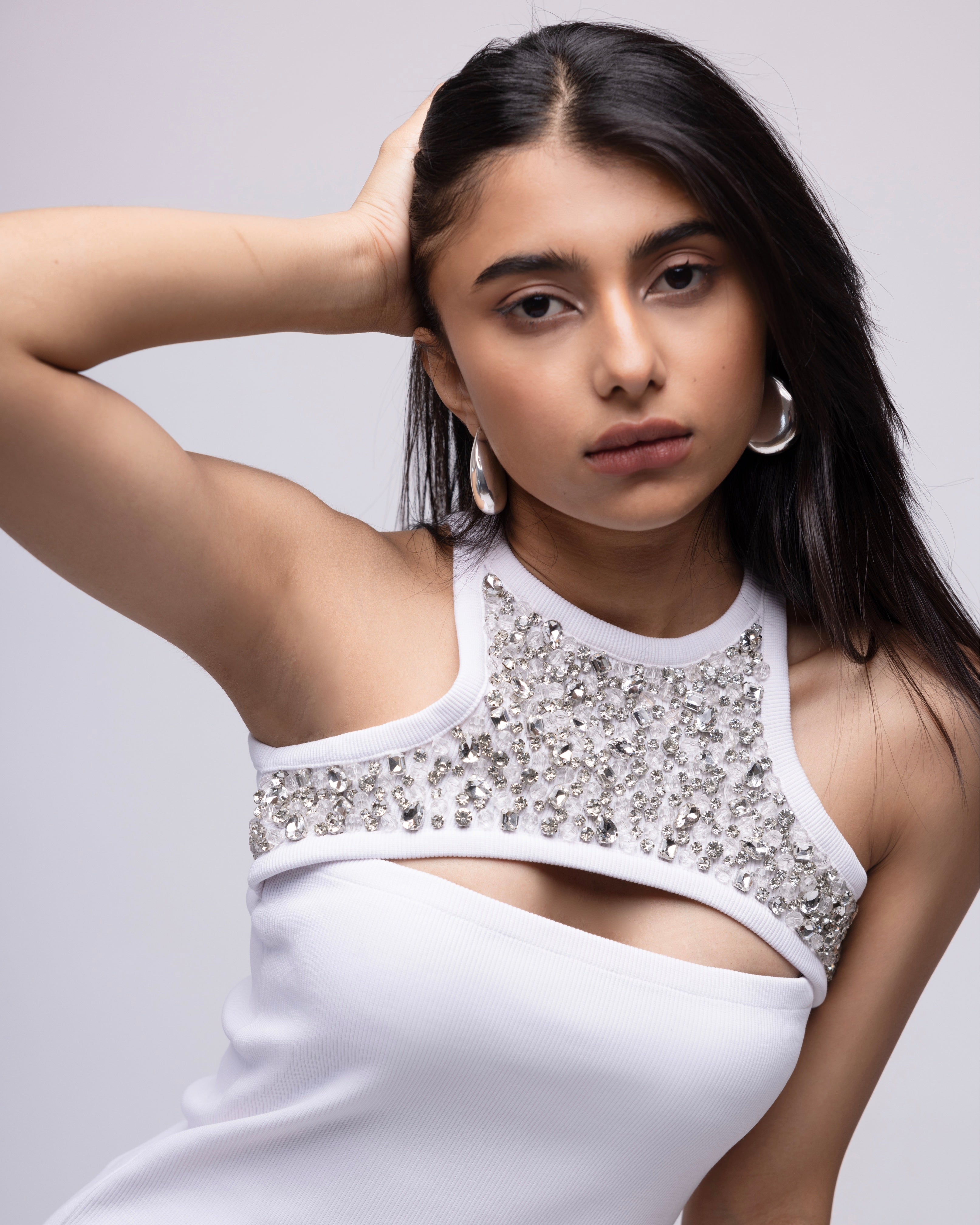 Ribbed tank with cut-out