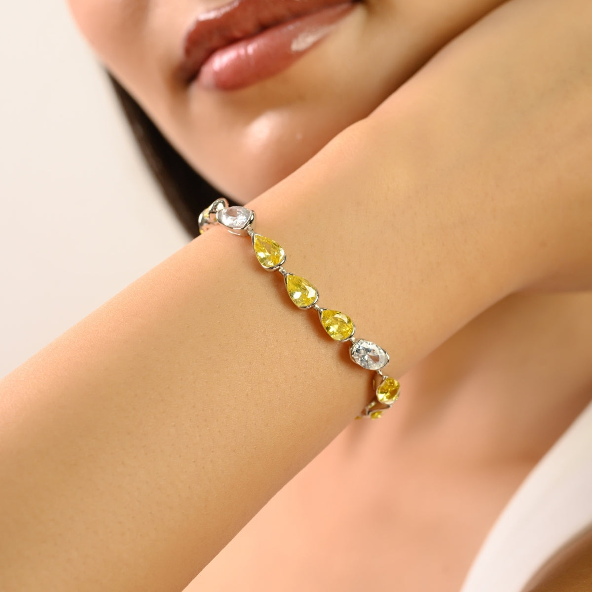 925 Sterling Silver Brilliant Uneven White and Yellow CZ Tennis Bracelet