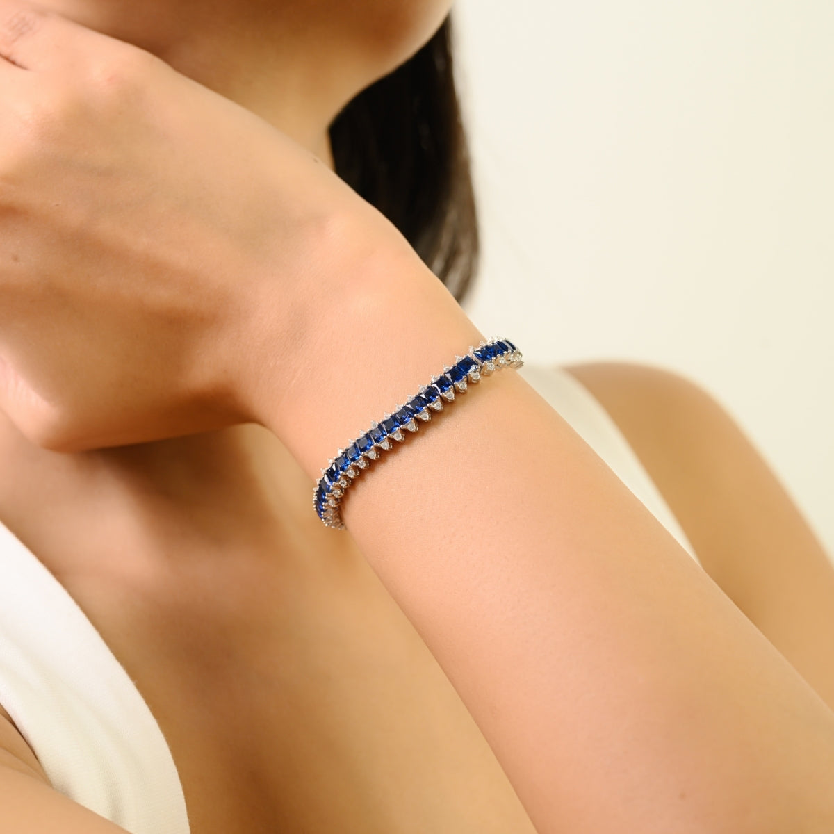 Exquisite Silver Bracelet Featuring Blue and White Cubic Zirconia