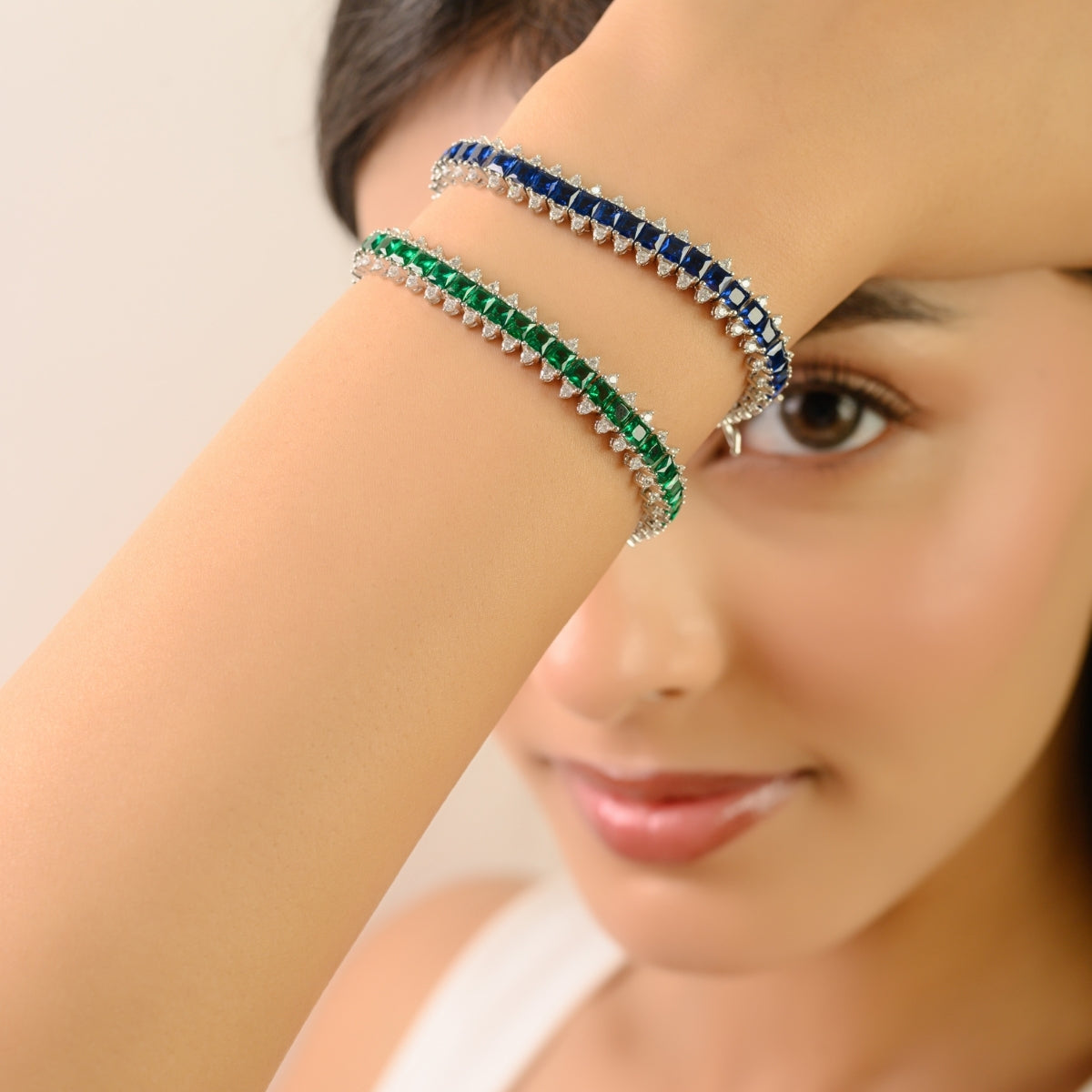 Exquisite Silver Bracelet Featuring Blue and White Cubic Zirconia