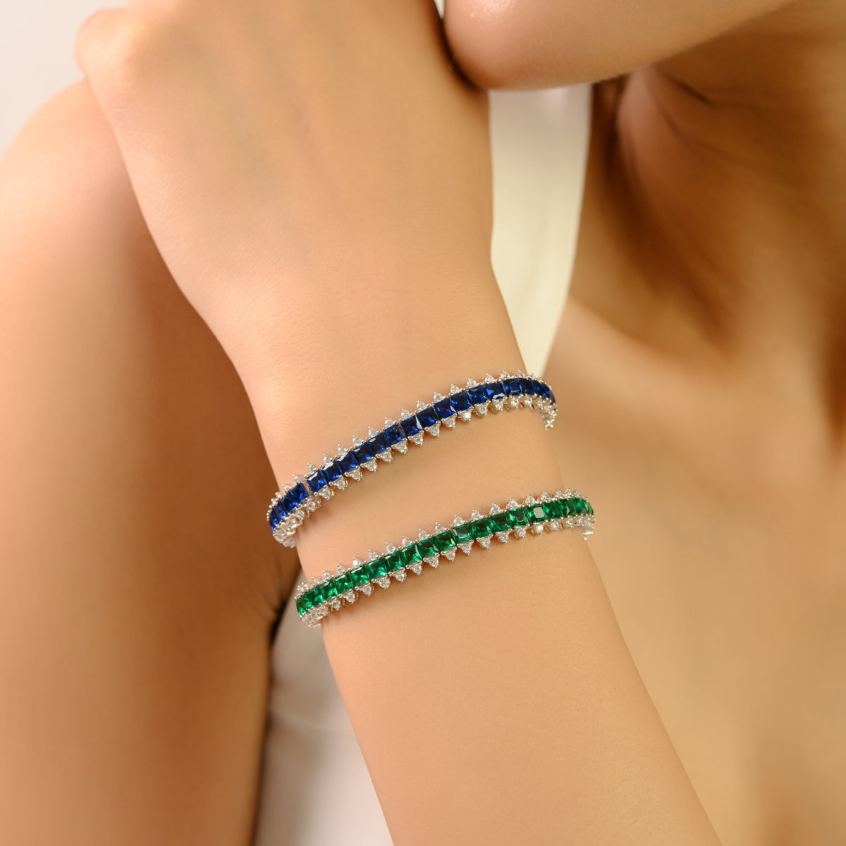 Exquisite Silver Bracelet Featuring Green and White Cubic Zirconia