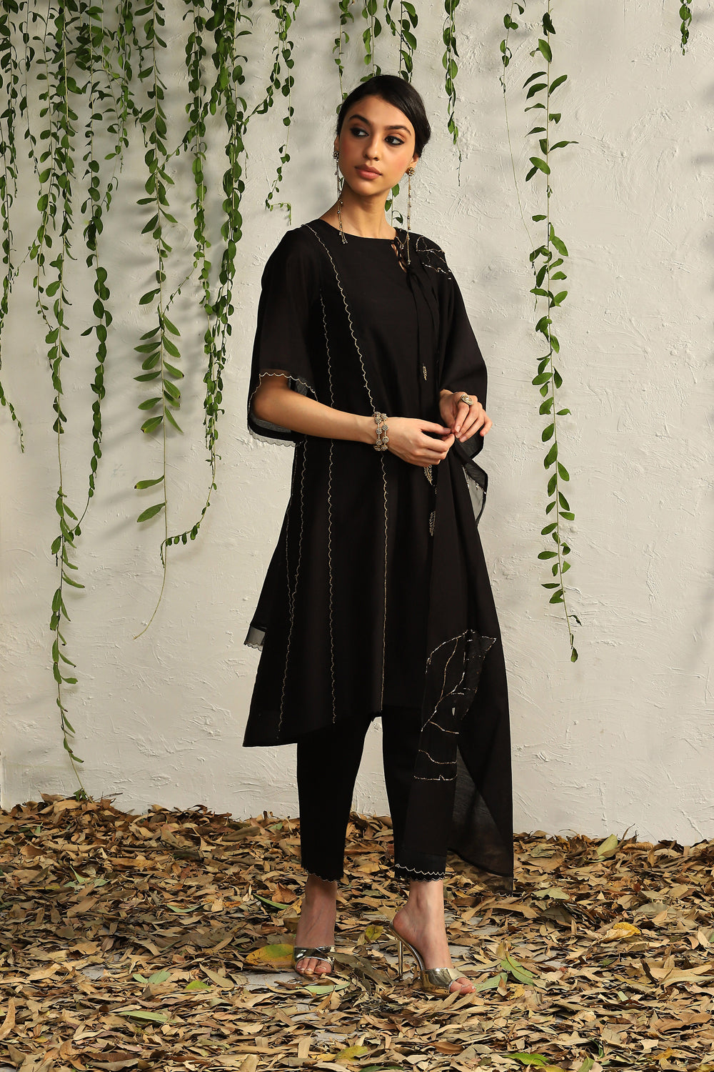 Black Chanderi Tie-Up Kurta Set- Set Of 3