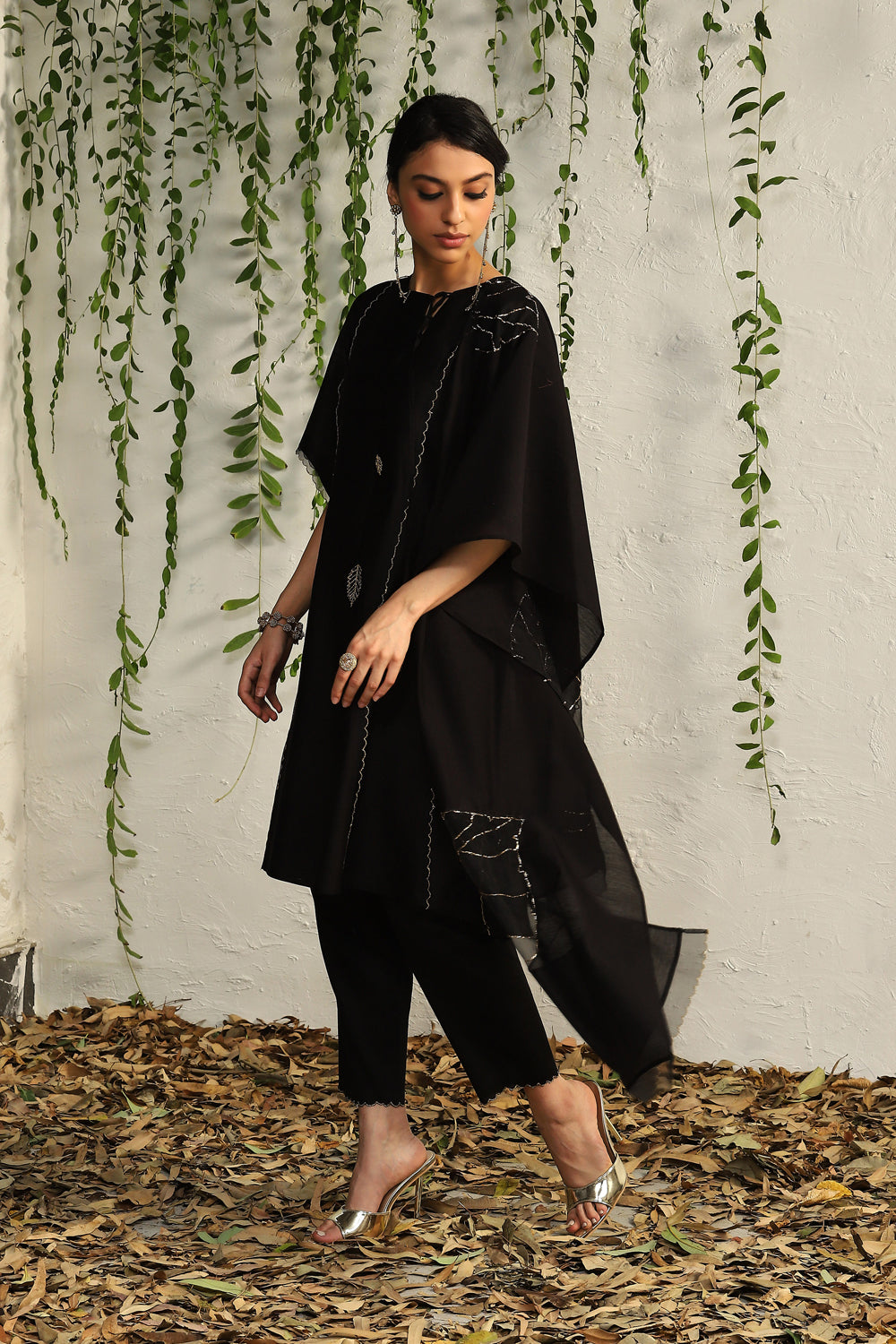 Black Chanderi Tie-Up Kurta Set- Set Of 3