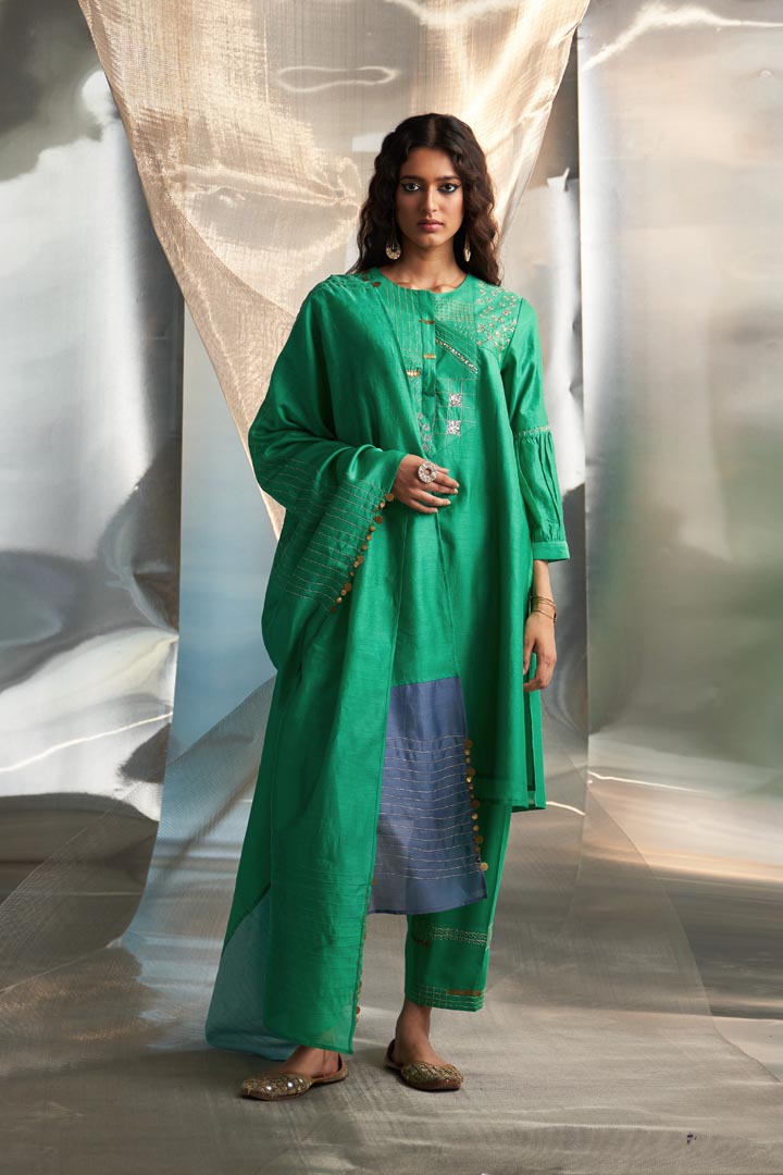 Image of Misr's Embroidered kurta with heavy booti set